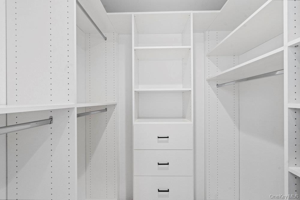 #20 photo, 51 Netz Place, Albertson , NY 11507