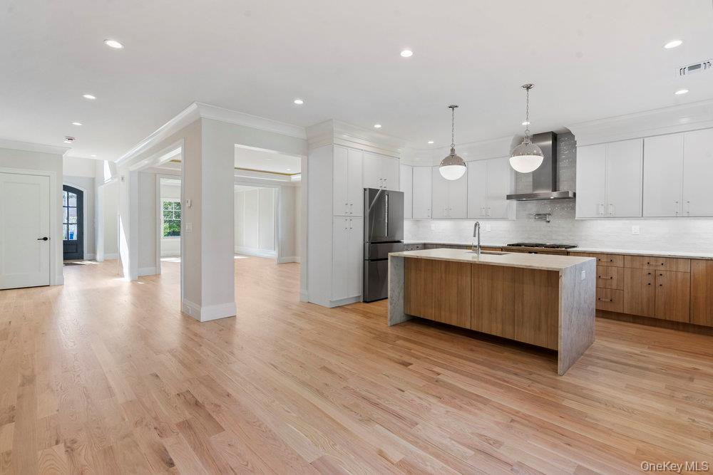 #4 photo, 51 Netz Place, Albertson , NY 11507