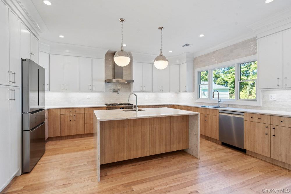 #5 photo, 51 Netz Place, Albertson , NY 11507