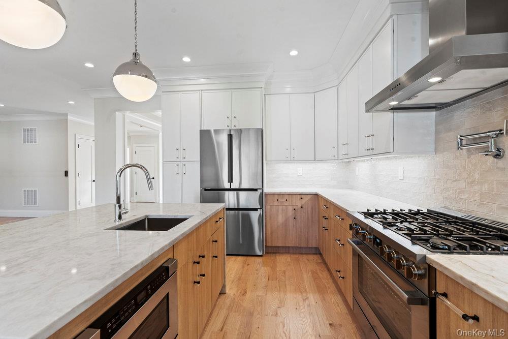 #8 photo, 51 Netz Place, Albertson , NY 11507