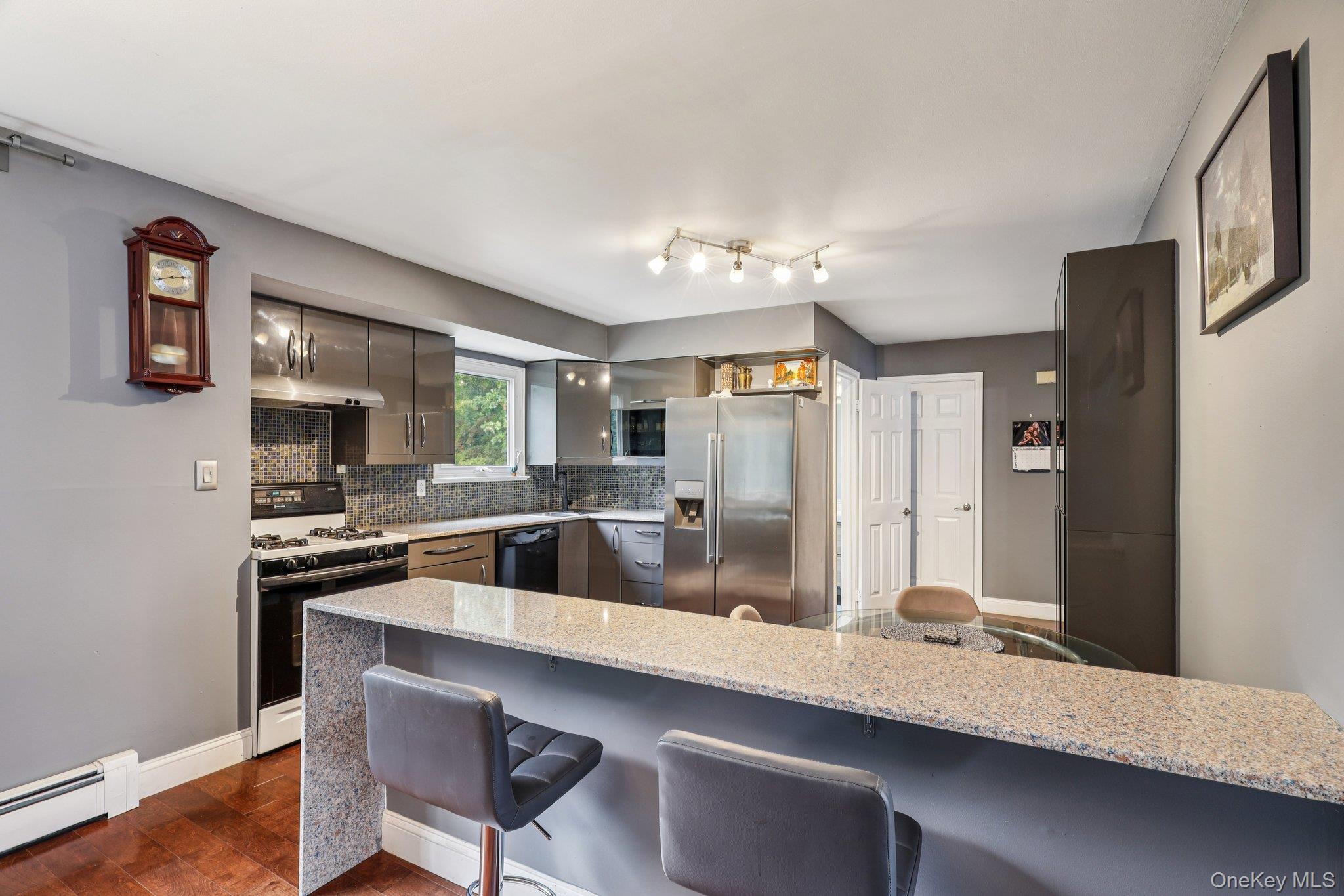 #11 photo, 44 Plymouth Boulevard, Smithtown , NY 11787