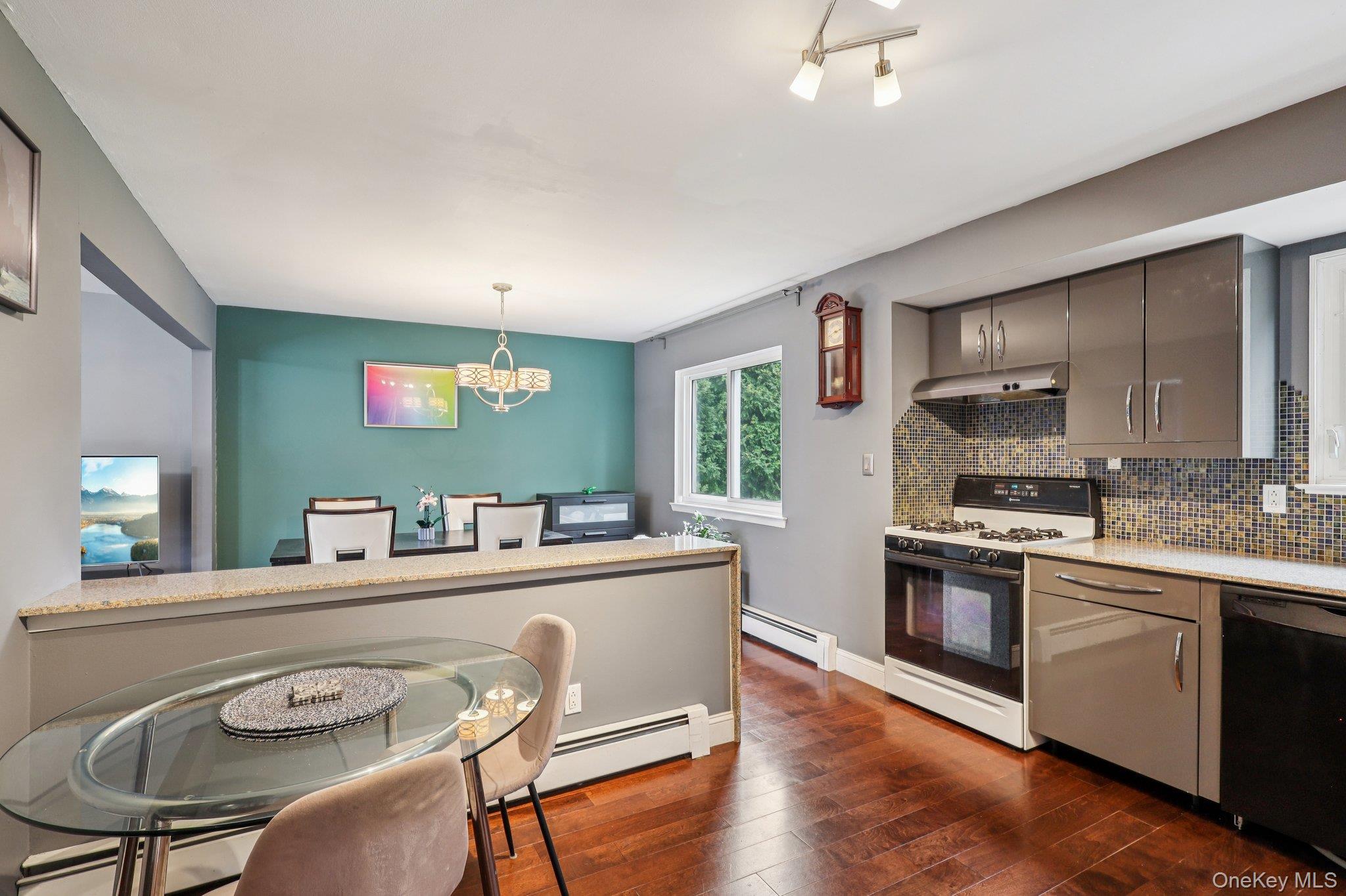 #13 photo, 44 Plymouth Boulevard, Smithtown , NY 11787