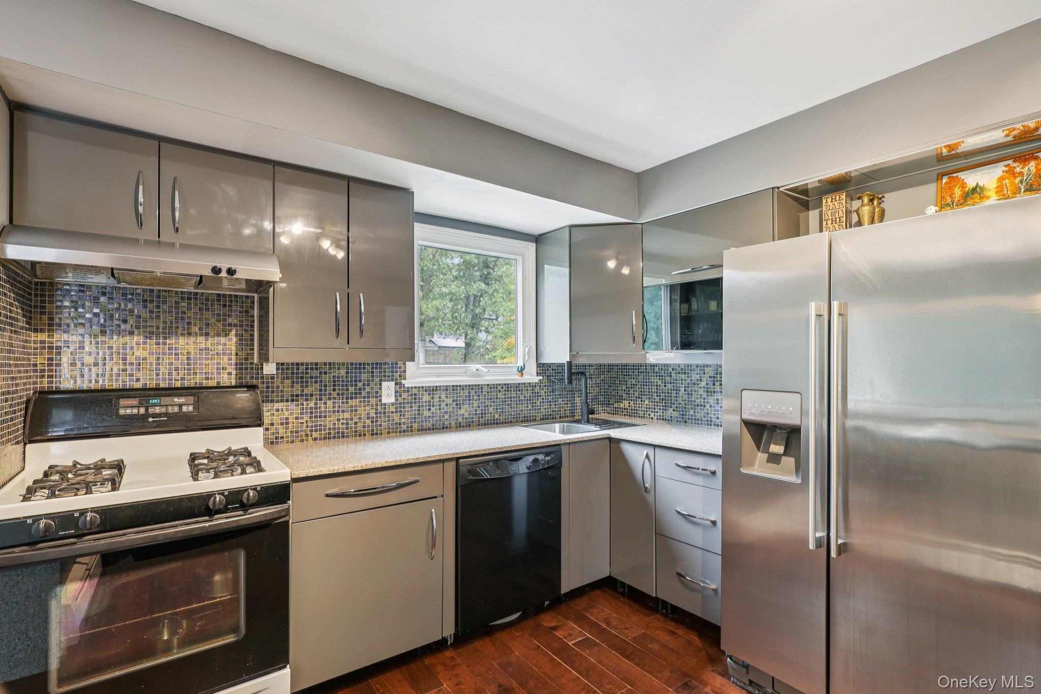 #14 photo, 44 Plymouth Boulevard, Smithtown , NY 11787