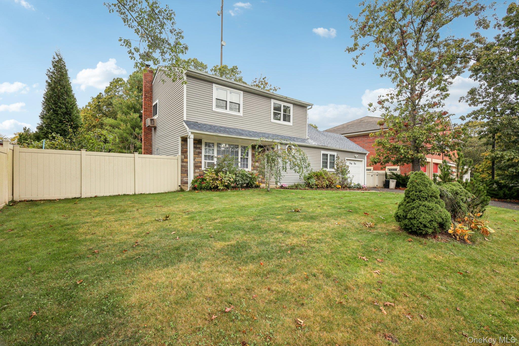 #2 photo, 44 Plymouth Boulevard, Smithtown , NY 11787