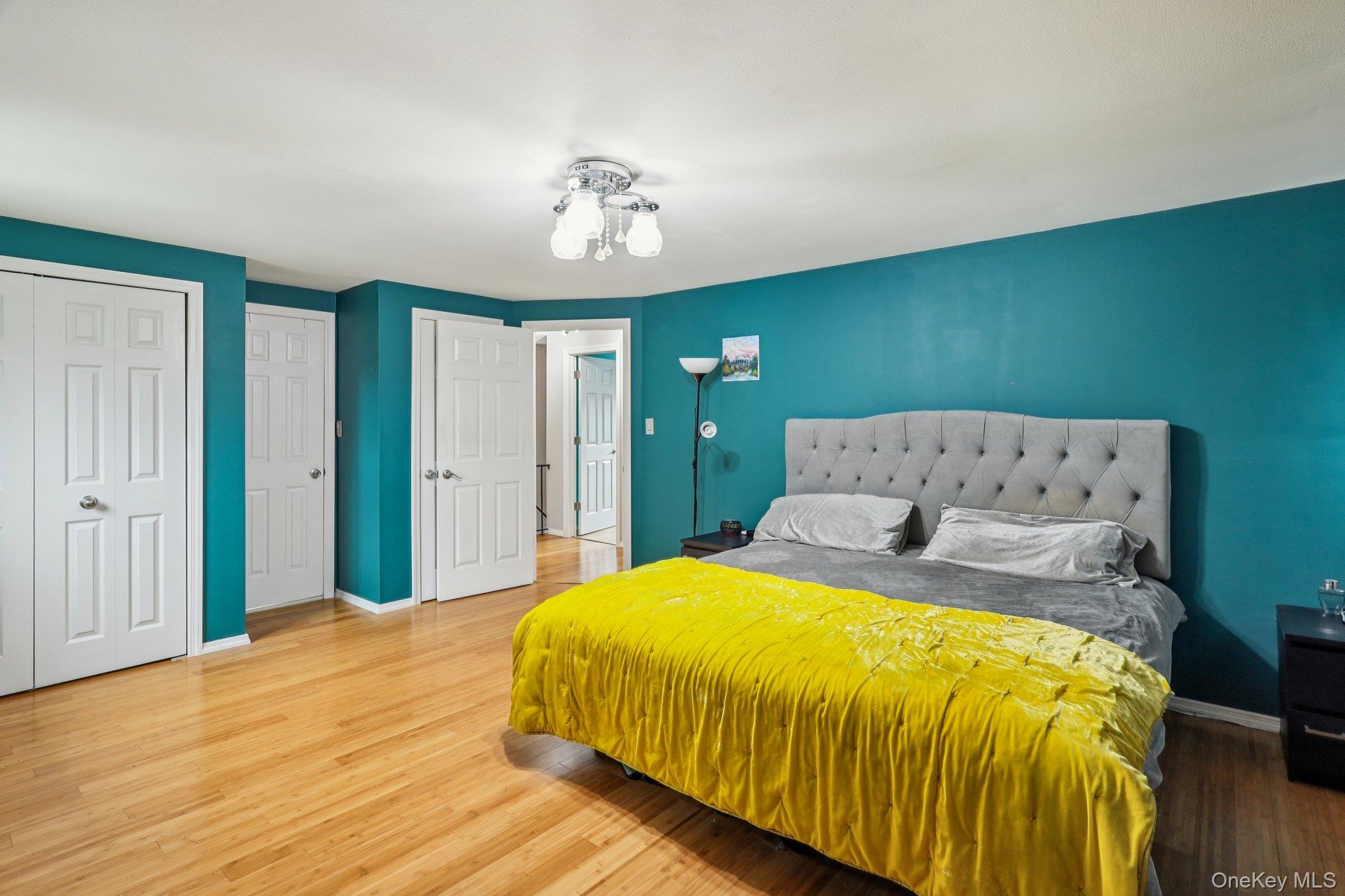 #20 photo, 44 Plymouth Boulevard, Smithtown , NY 11787