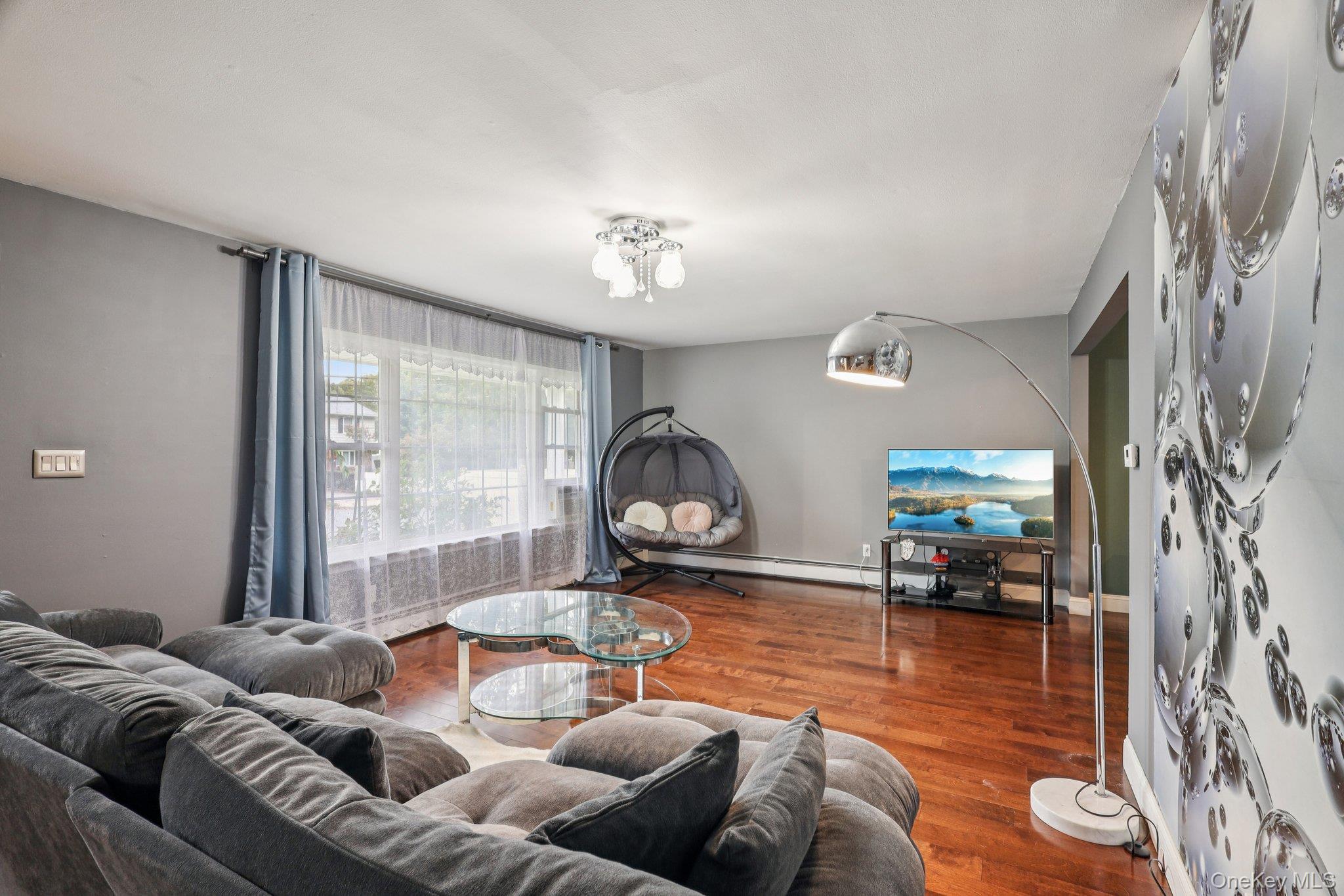 #4 photo, 44 Plymouth Boulevard, Smithtown , NY 11787