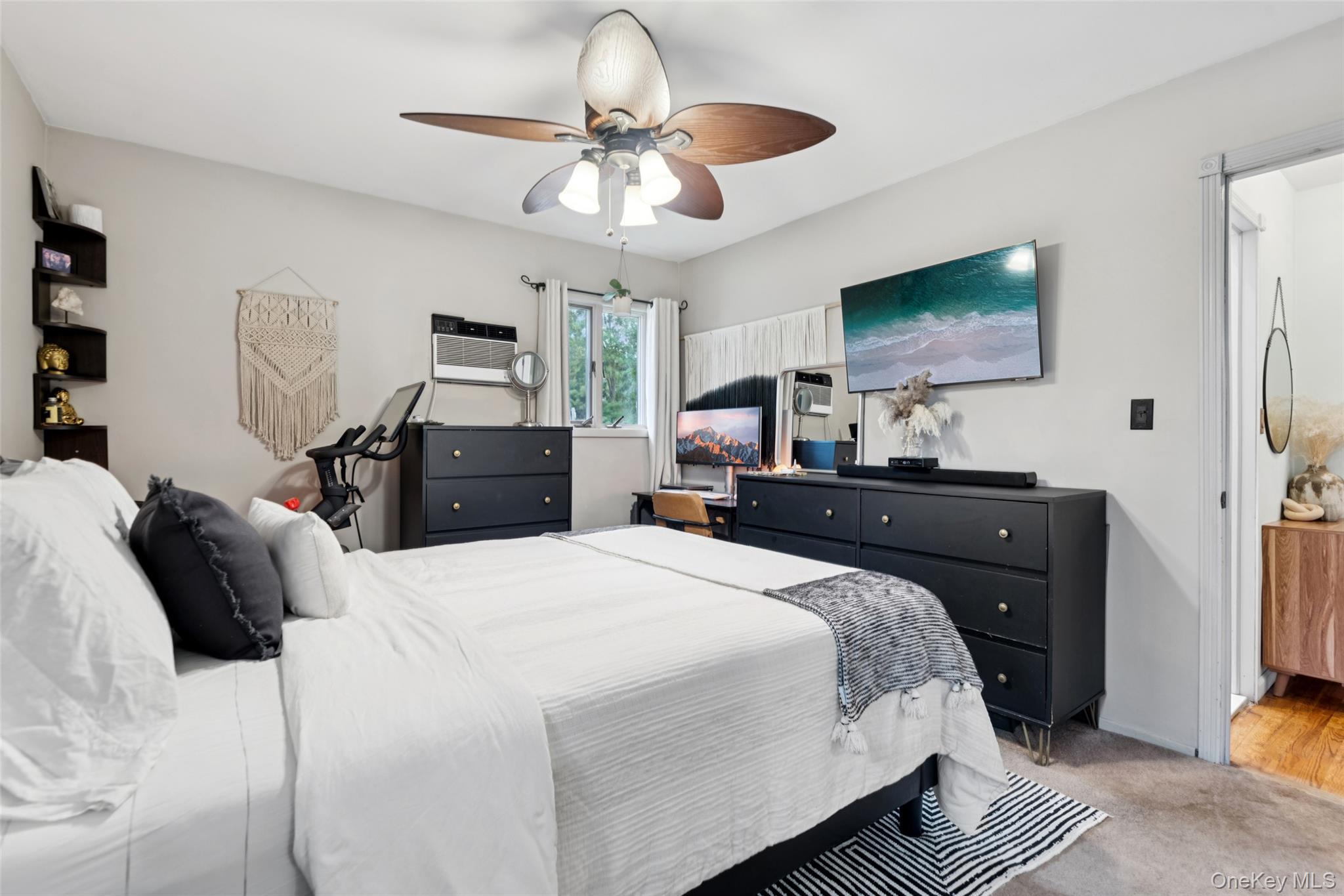 #12 photo, 1 W End Avenue, サフォーク郡 Brentwood , NY 11717