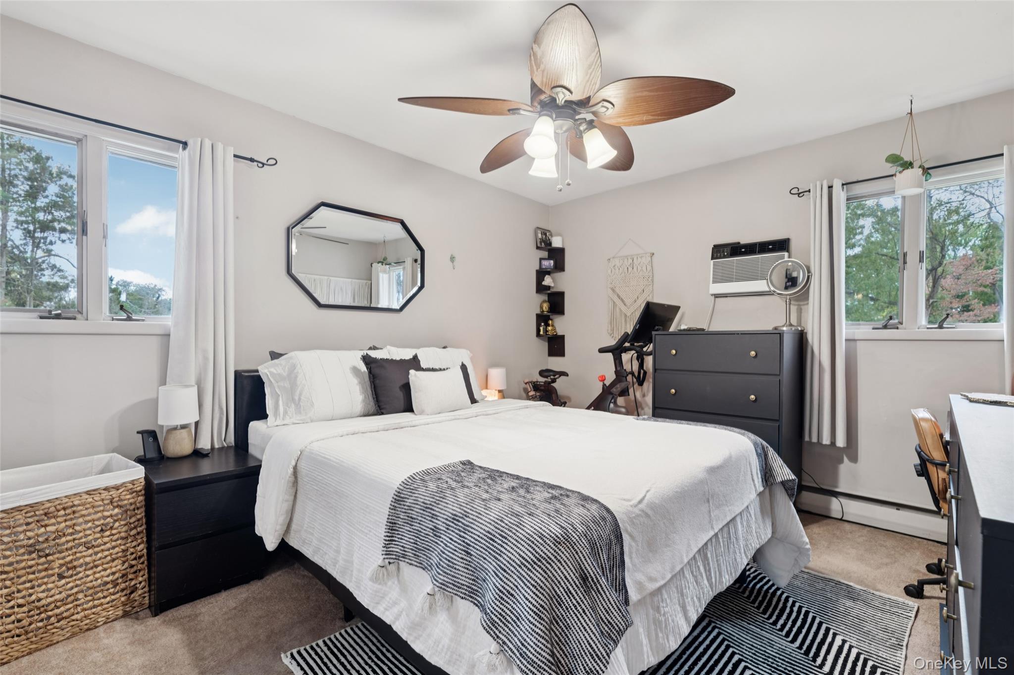 #13 photo, 1 W End Avenue, サフォーク郡 Brentwood , NY 11717