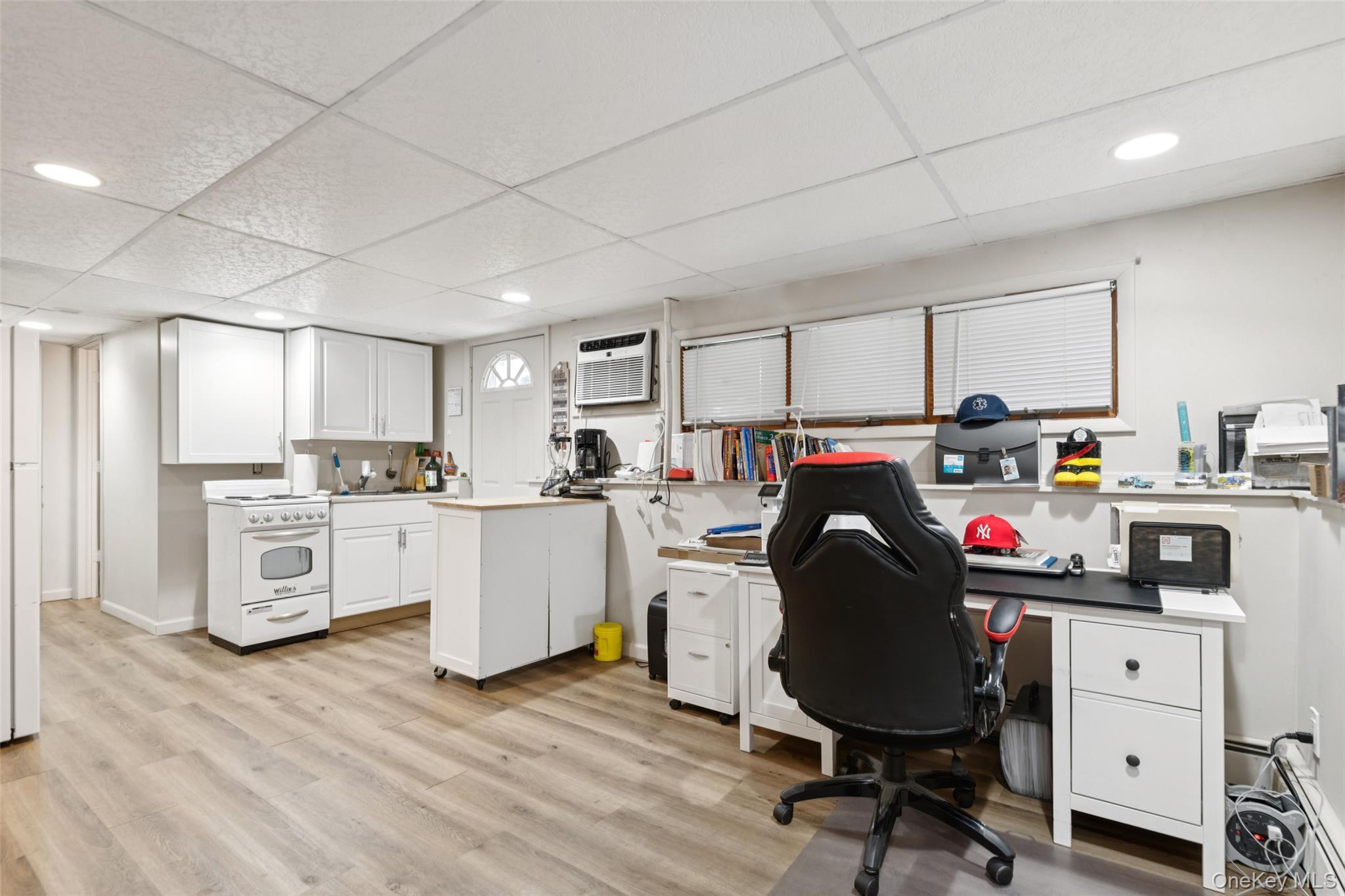 #18 photo, 1 W End Avenue, サフォーク郡 Brentwood , NY 11717