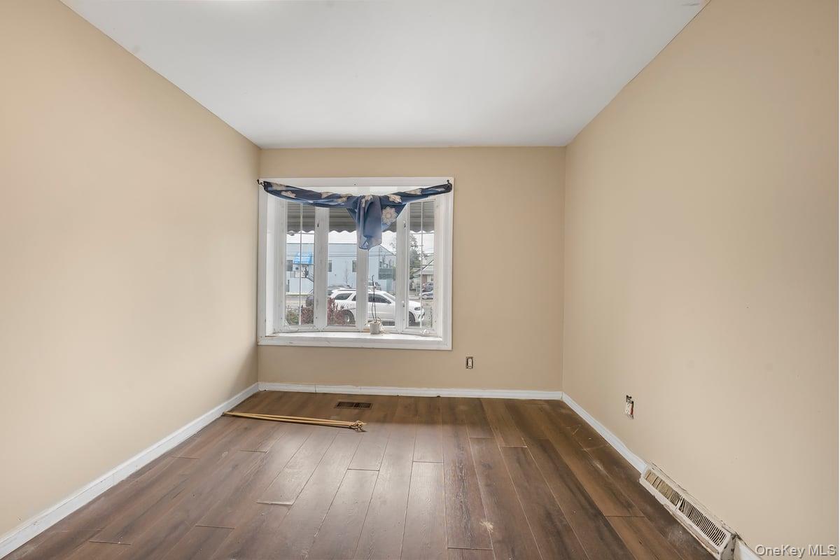 #3 photo, 13024 Springfield Boulevard, クイーンズ区 Springfield Gardens , NY 11413