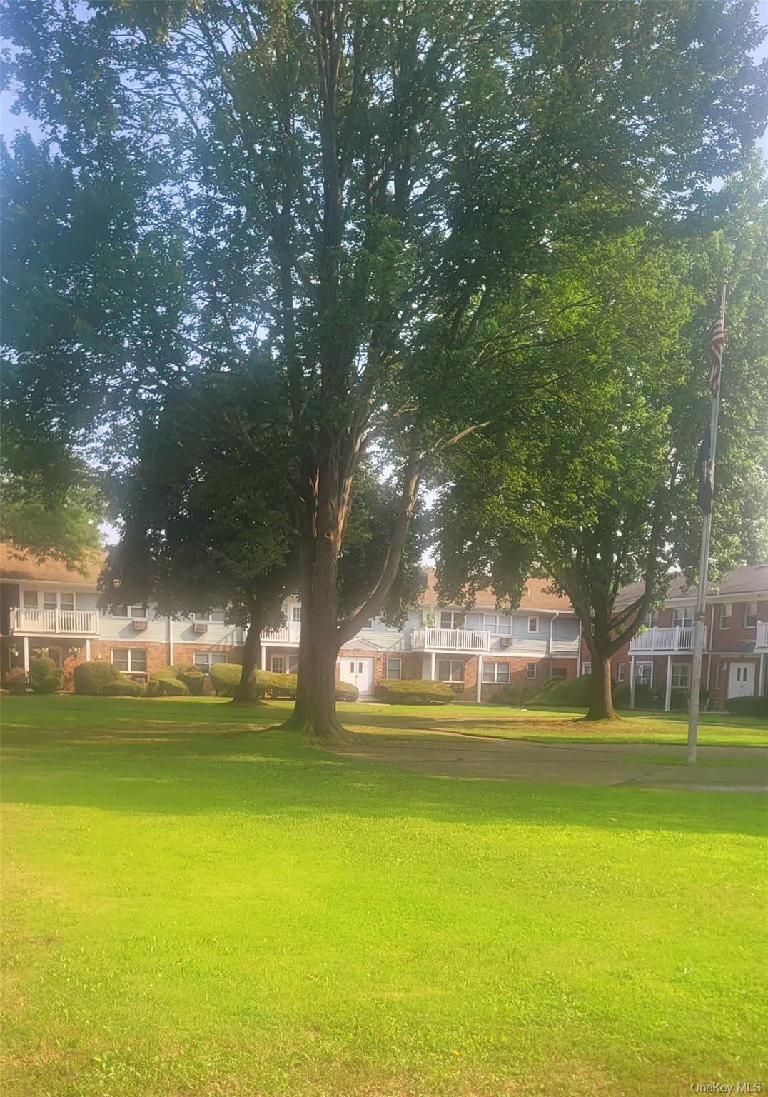 #1 photo, 5 A Hemlock Drive, サフォーク郡 Bay Shore , NY 11706