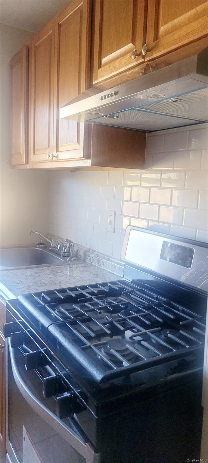 #4 photo, 5 A Hemlock Drive, Bay Shore , NY 11706