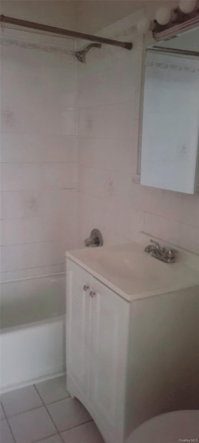 #6 photo, 5 A Hemlock Drive, Bay Shore , NY 11706