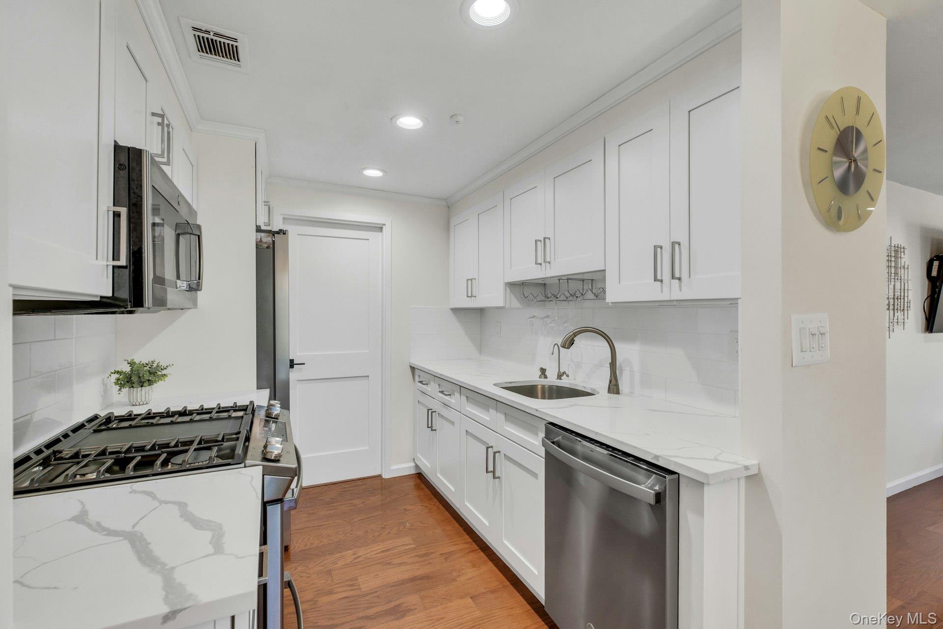 #11 photo, 634 W End Drive, サフォーク郡 Medford , NY 11763