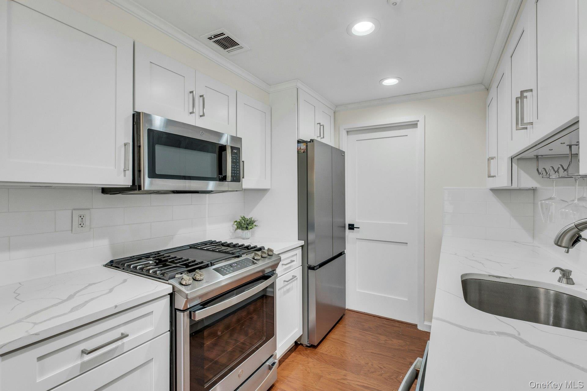 #12 photo, 634 W End Drive, サフォーク郡 Medford , NY 11763