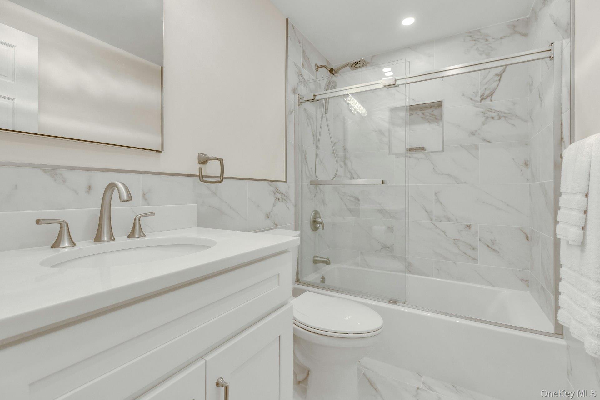 #17 photo, 634 W End Drive, サフォーク郡 Medford , NY 11763