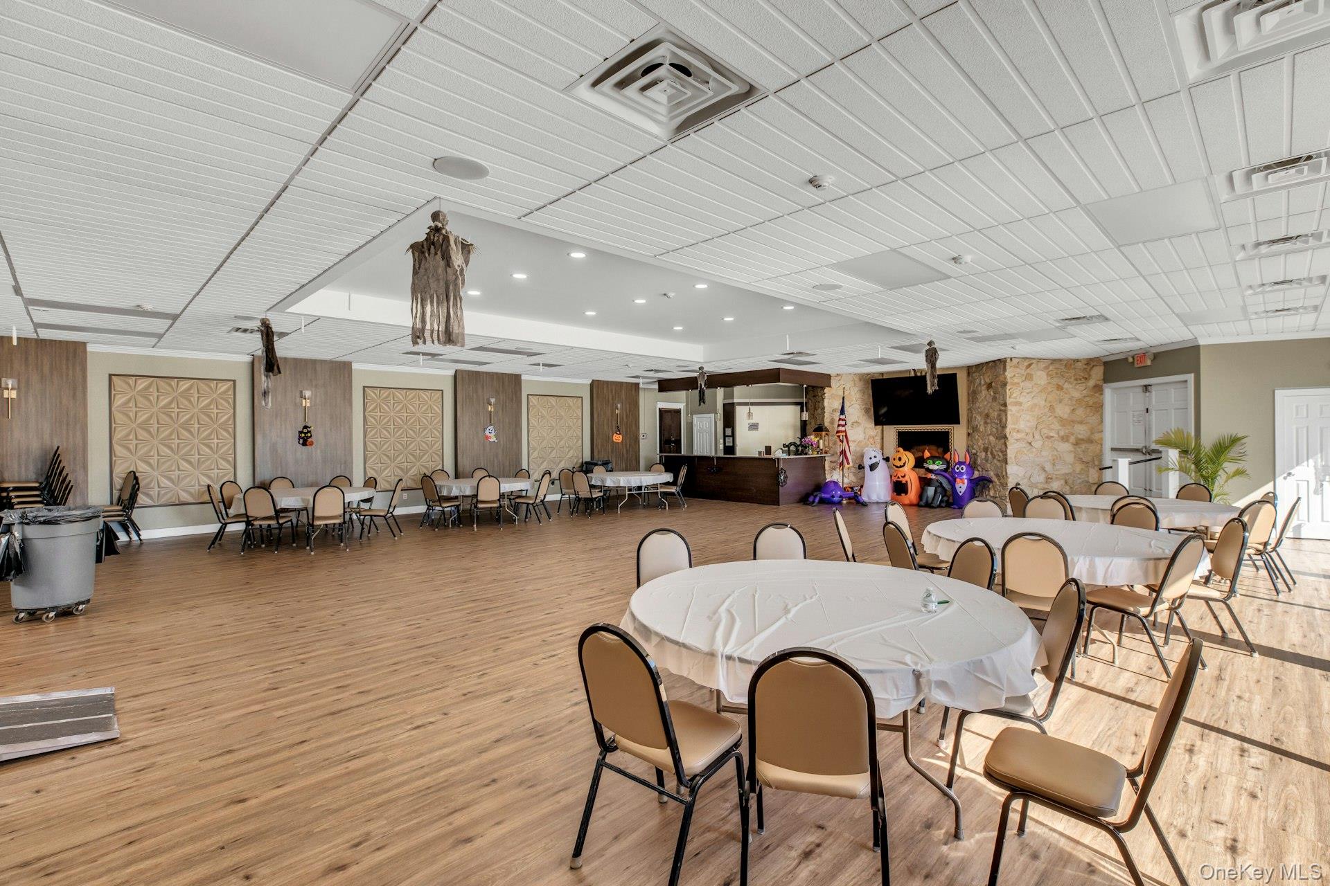 #20 photo, 634 W End Drive, サフォーク郡 Medford , NY 11763