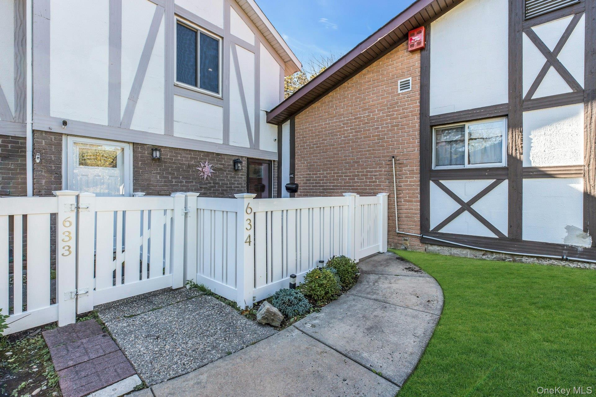 #5 photo, 634 W End Drive, サフォーク郡 Medford , NY 11763