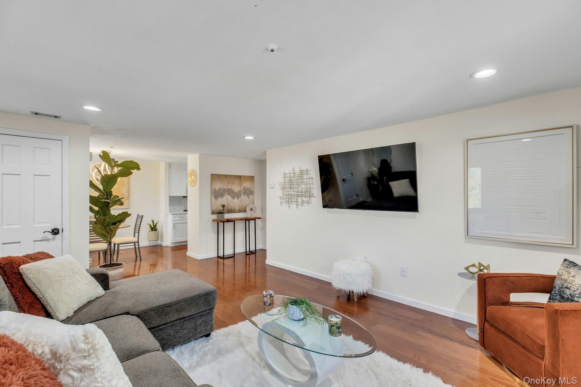 #8 photo, 634 W End Drive, サフォーク郡 Medford , NY 11763