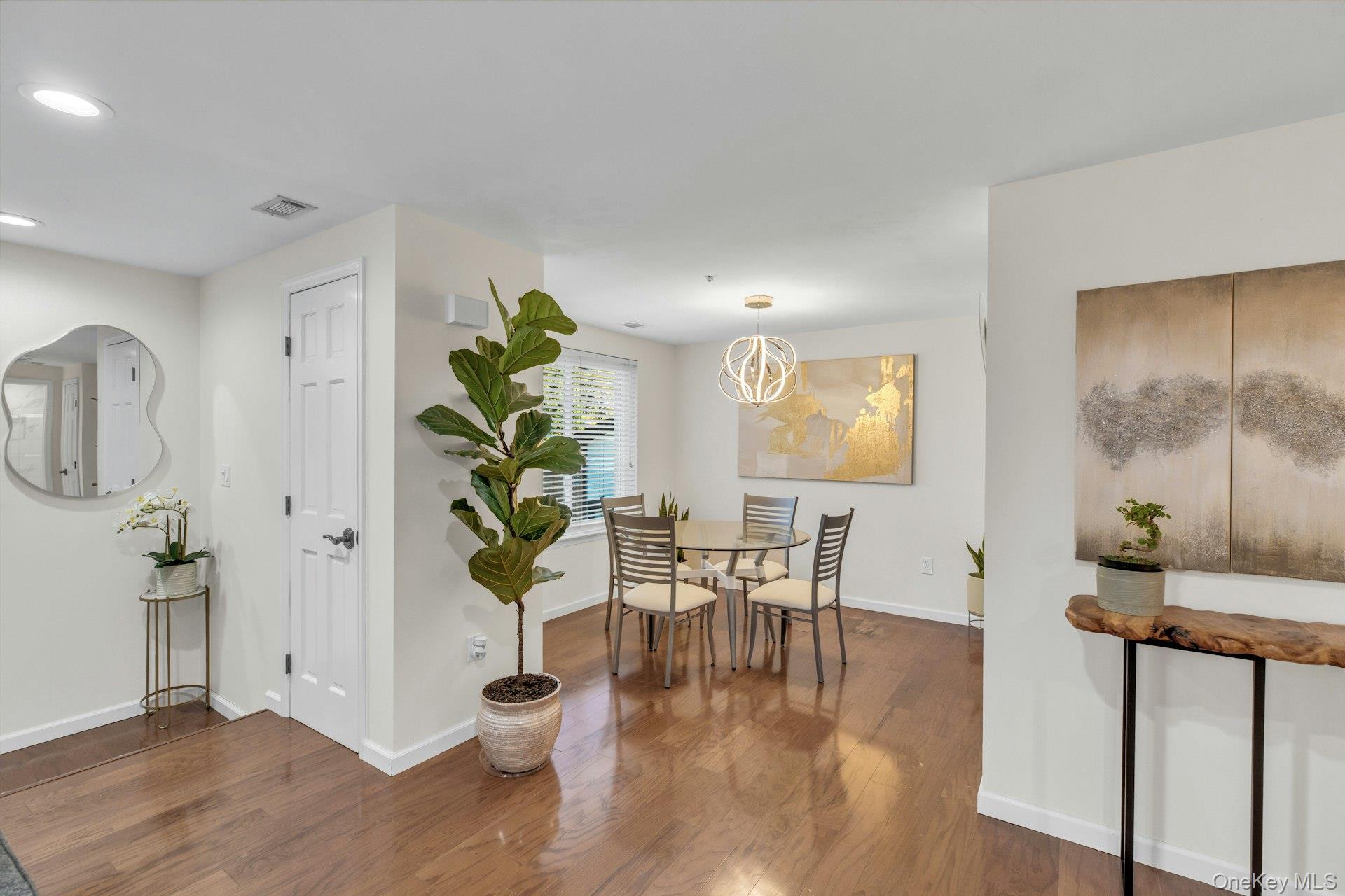 #9 photo, 634 W End Drive, サフォーク郡 Medford , NY 11763