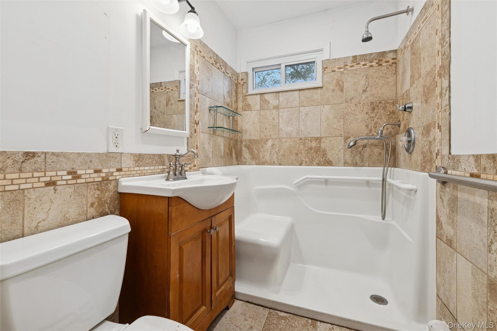 #12 photo, 15 Poncho Drive, サフォーク郡 Mastic , NY 11950