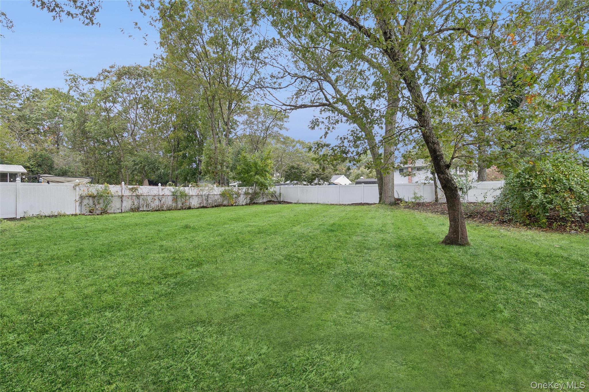 #17 photo, 15 Poncho Drive, サフォーク郡 Mastic , NY 11950