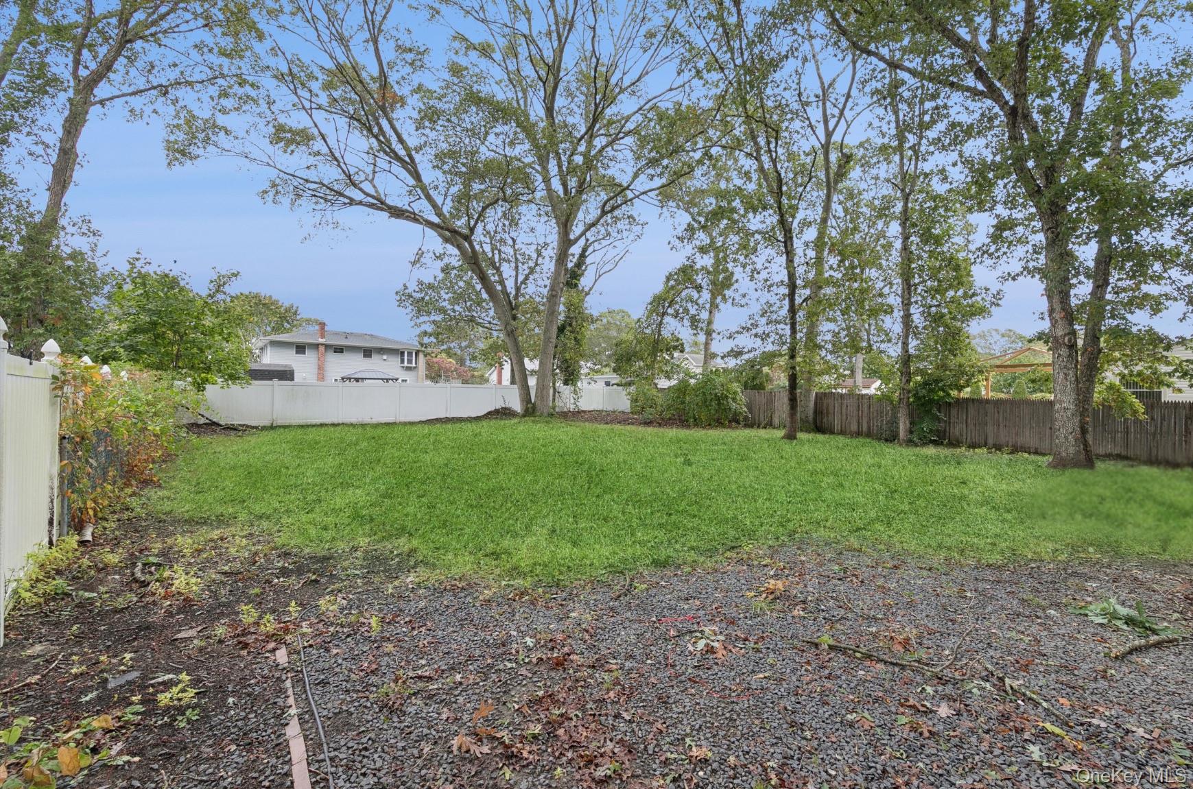 #18 photo, 15 Poncho Drive, サフォーク郡 Mastic , NY 11950