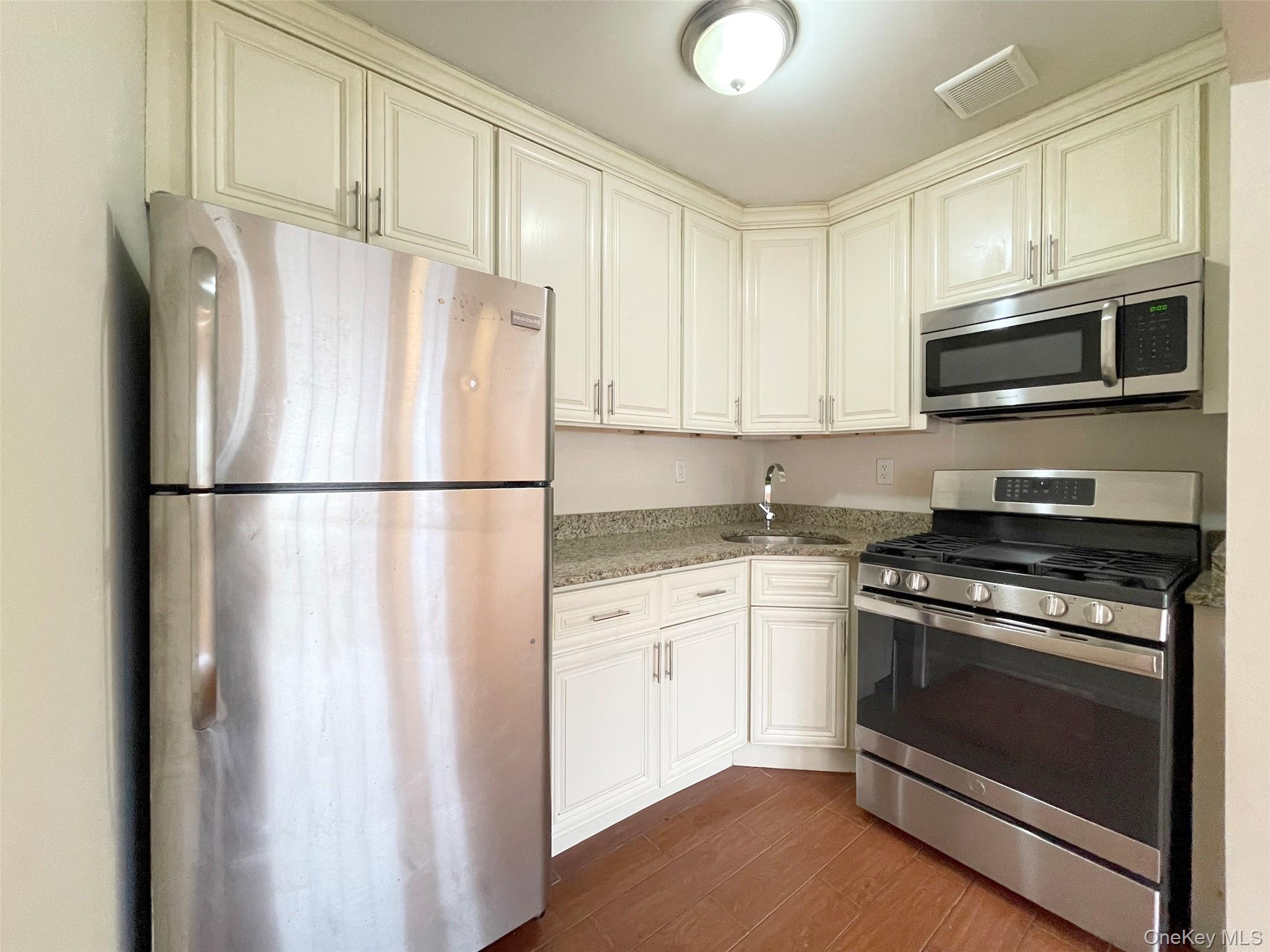 #4 photo, 10-03 36th Avenue, クイーンズ区 Long Island City , NY 11106