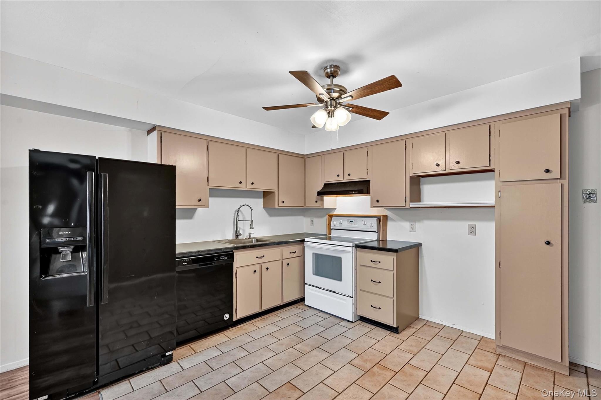 #19 photo, 10 Oakwood Terrace, New Windsor , NY 12553