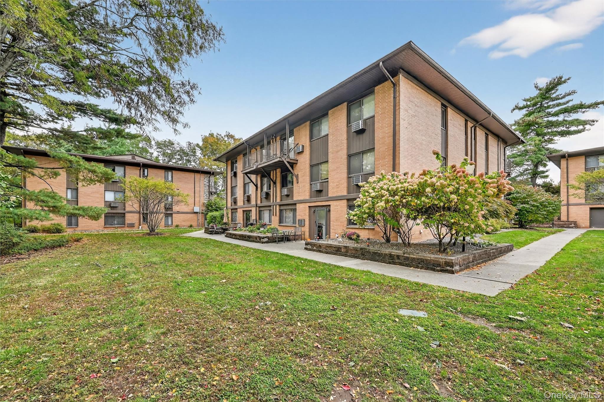 #2 photo, 10 Oakwood Terrace, New Windsor , NY 12553