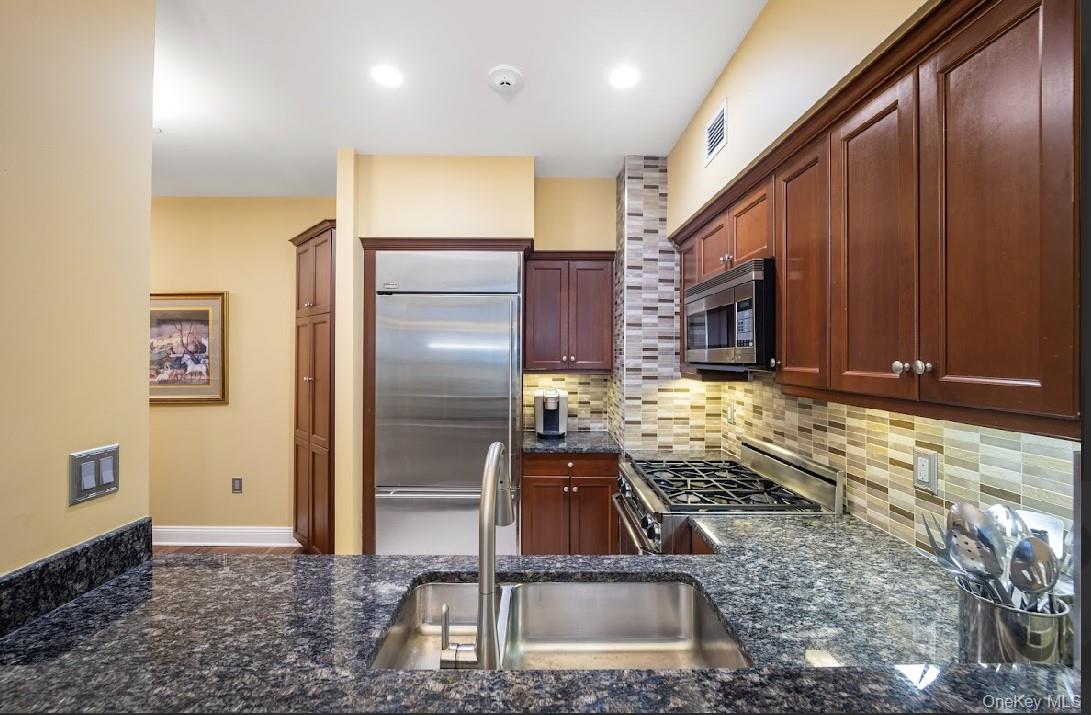 #4 photo, 10 City Place, White Plains , NY 10601