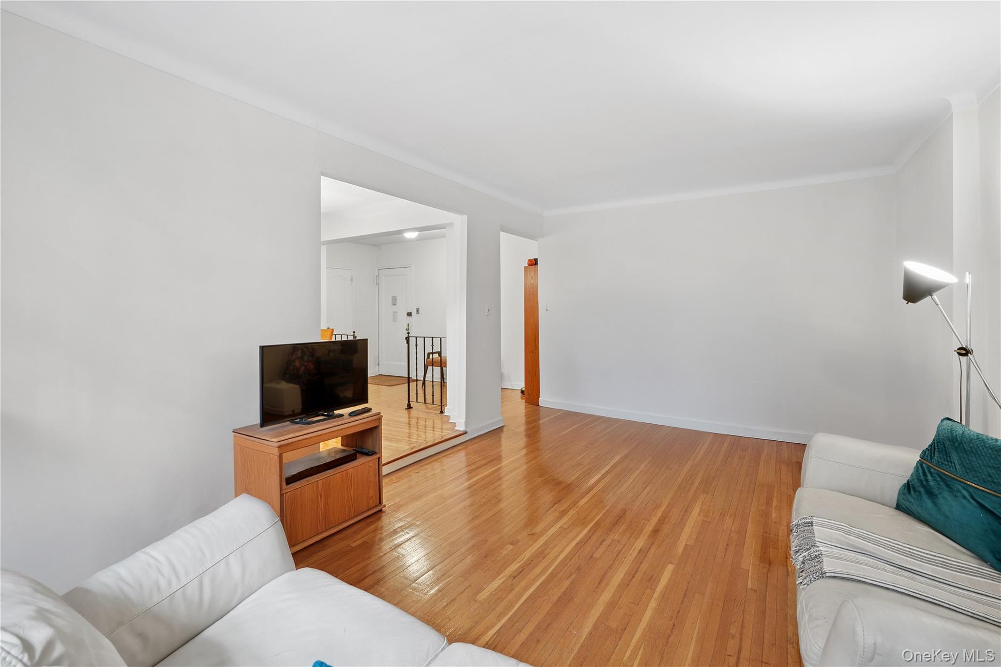 #7 photo, 68-61 Yellowstone Boulevard, クイーンズ区 Forest Hills , NY 11375