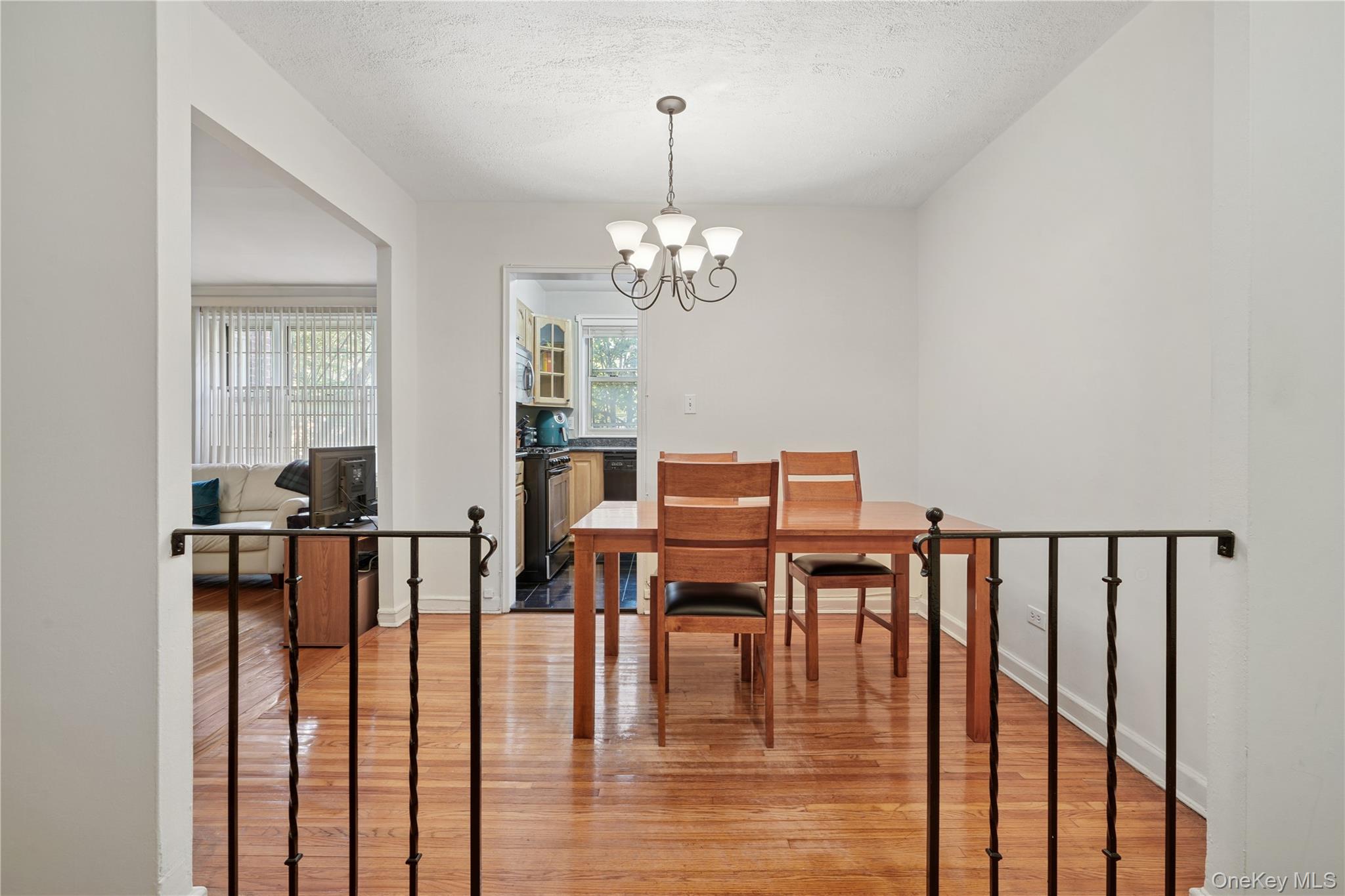 #9 photo, 68-61 Yellowstone Boulevard, クイーンズ区 Forest Hills , NY 11375