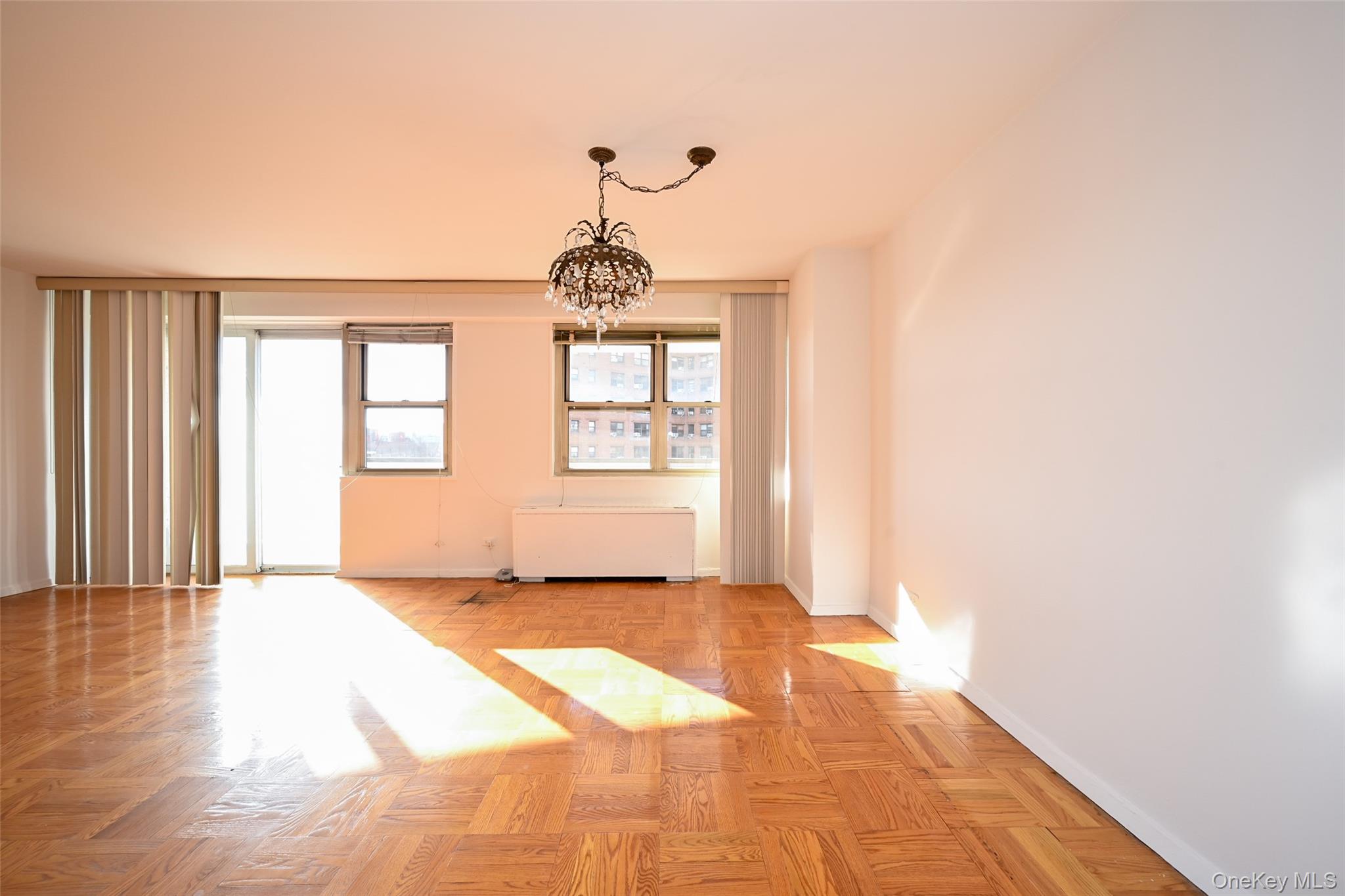 #13 photo, 102-10 66 Road, クイーンズ区 Forest Hills , NY 11375