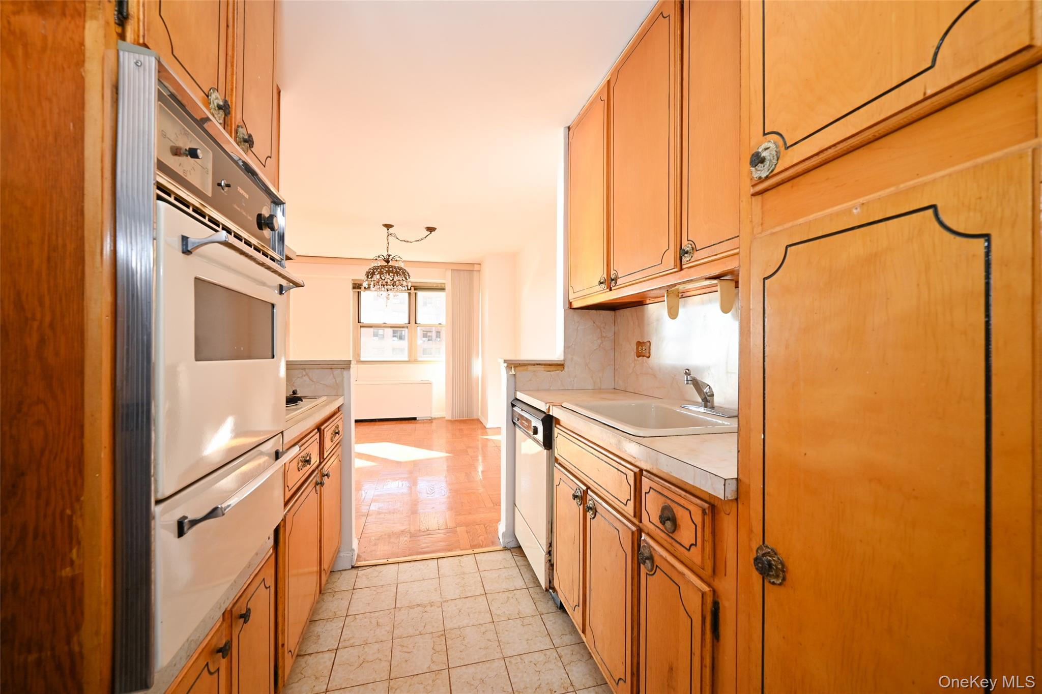 #15 photo, 102-10 66 Road, クイーンズ区 Forest Hills , NY 11375