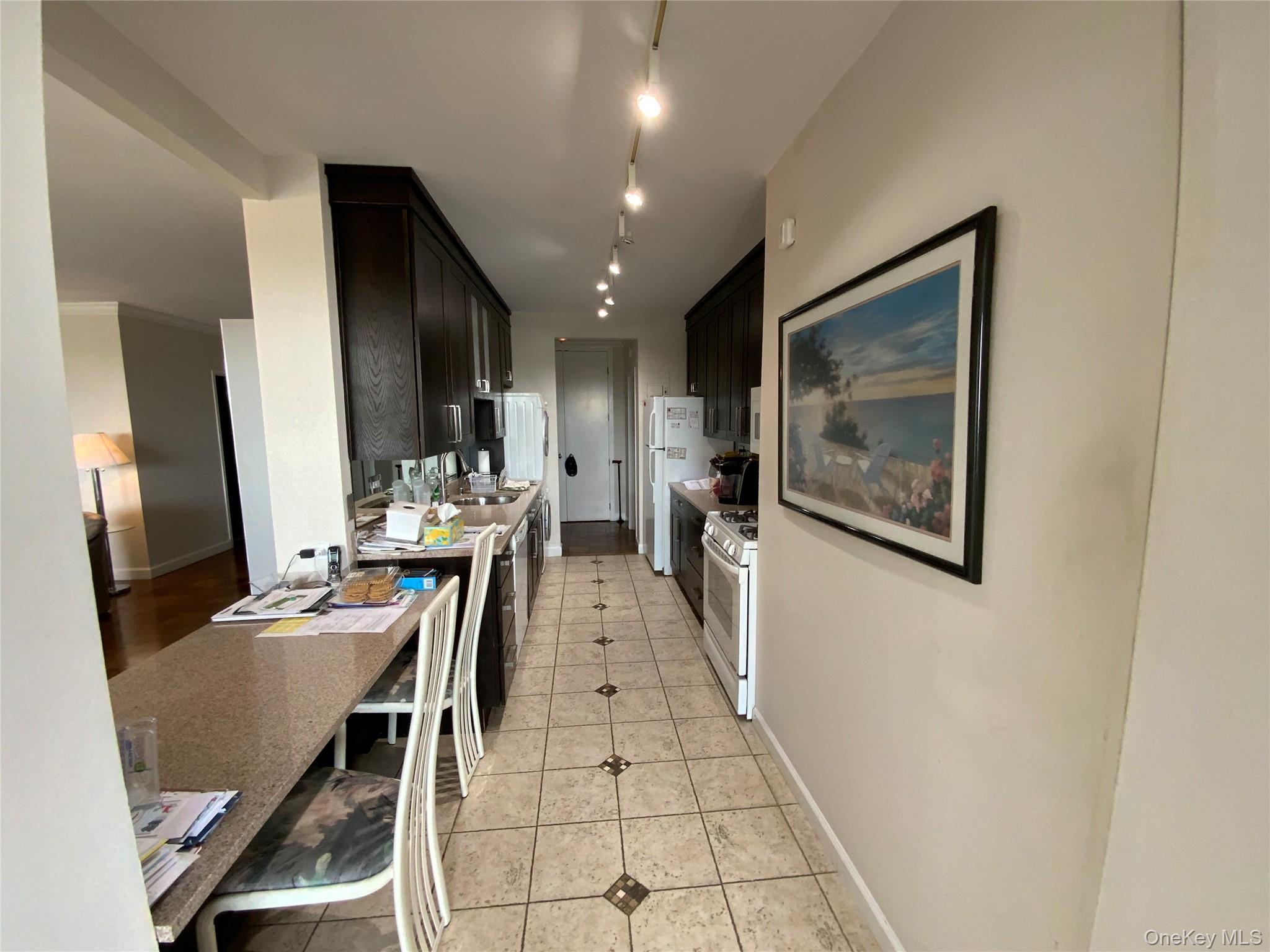 #10 photo, 27010 Grand Central Parkway, クイーンズ区 Floral Park , NY 11005