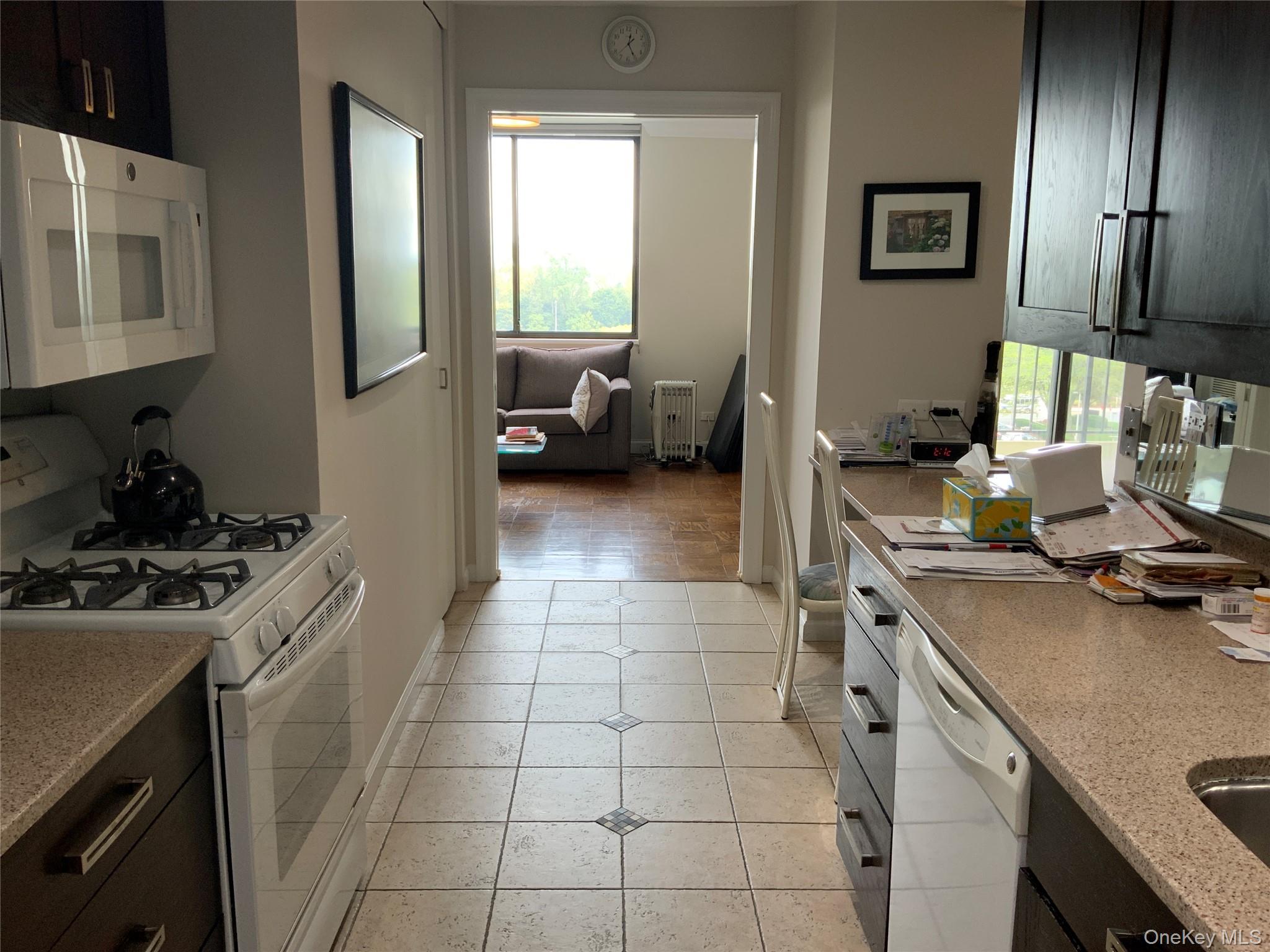 #11 photo, 27010 Grand Central Parkway, クイーンズ区 Floral Park , NY 11005