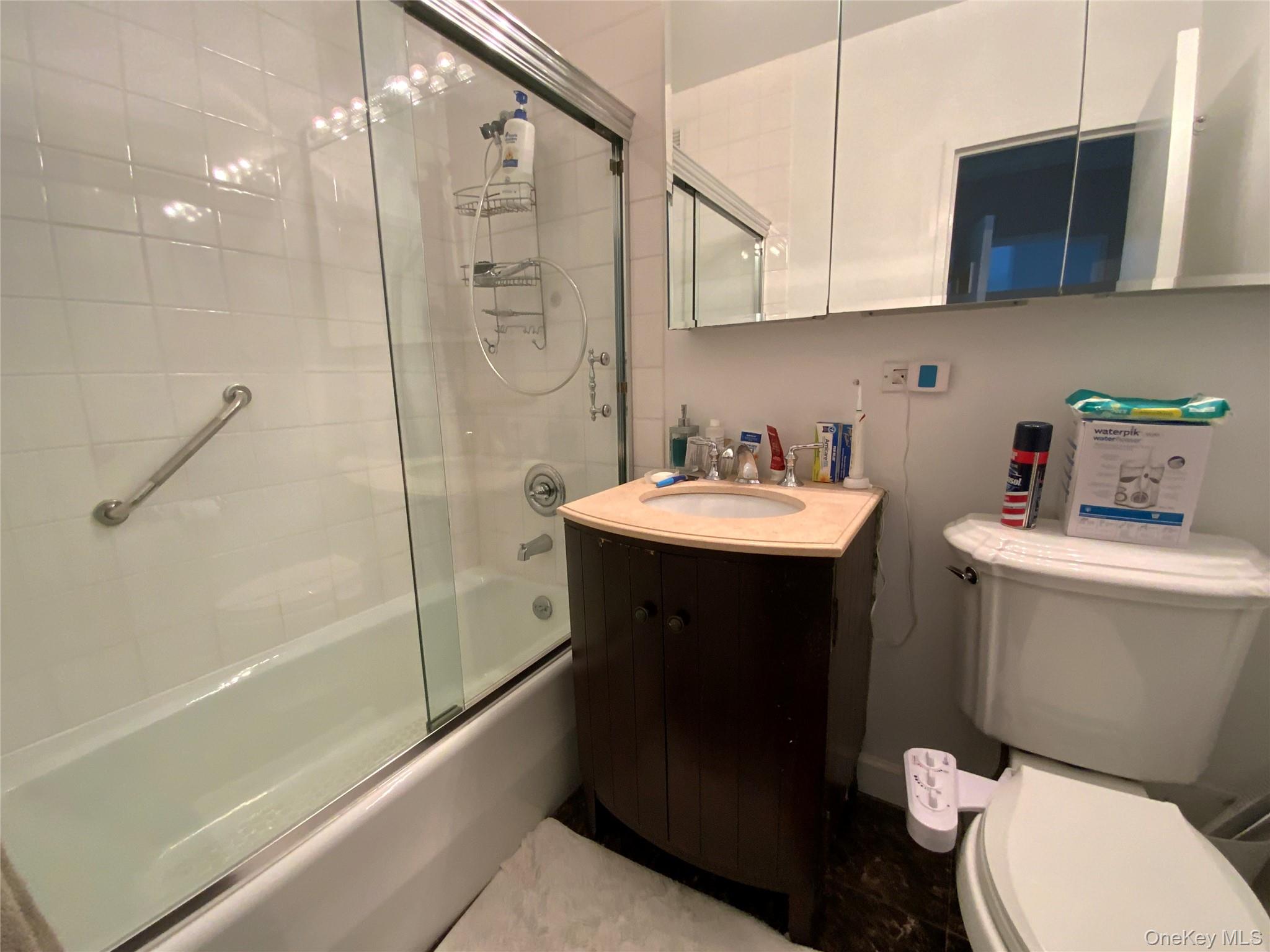 #18 photo, 27010 Grand Central Parkway, クイーンズ区 Floral Park , NY 11005