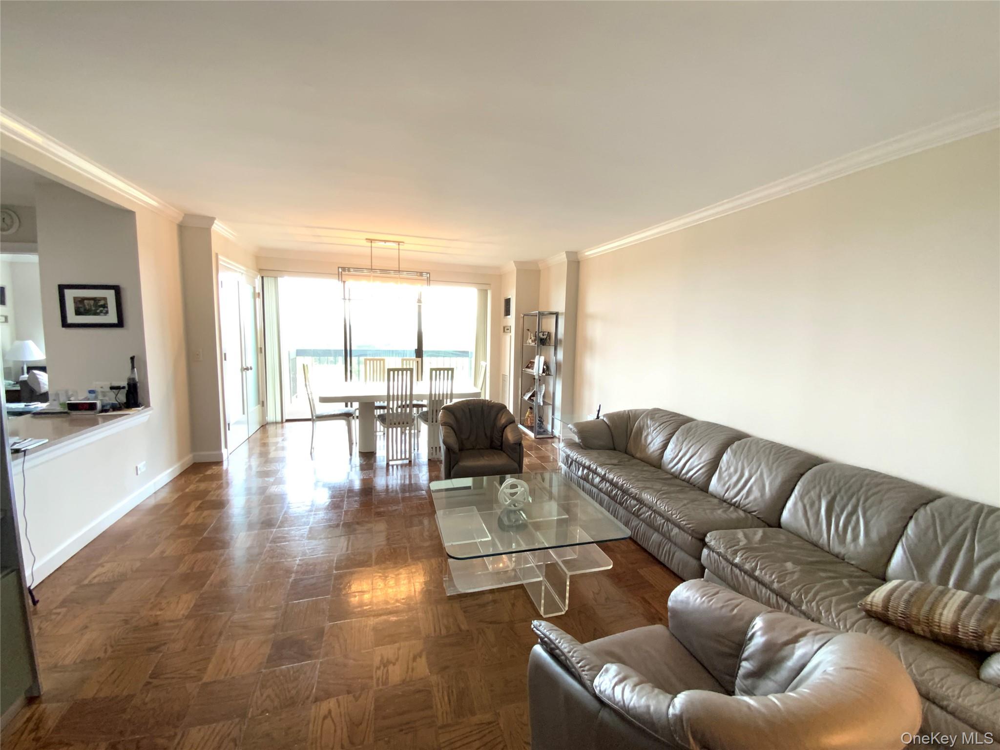 #2 photo, 27010 Grand Central Parkway, クイーンズ区 Floral Park , NY 11005