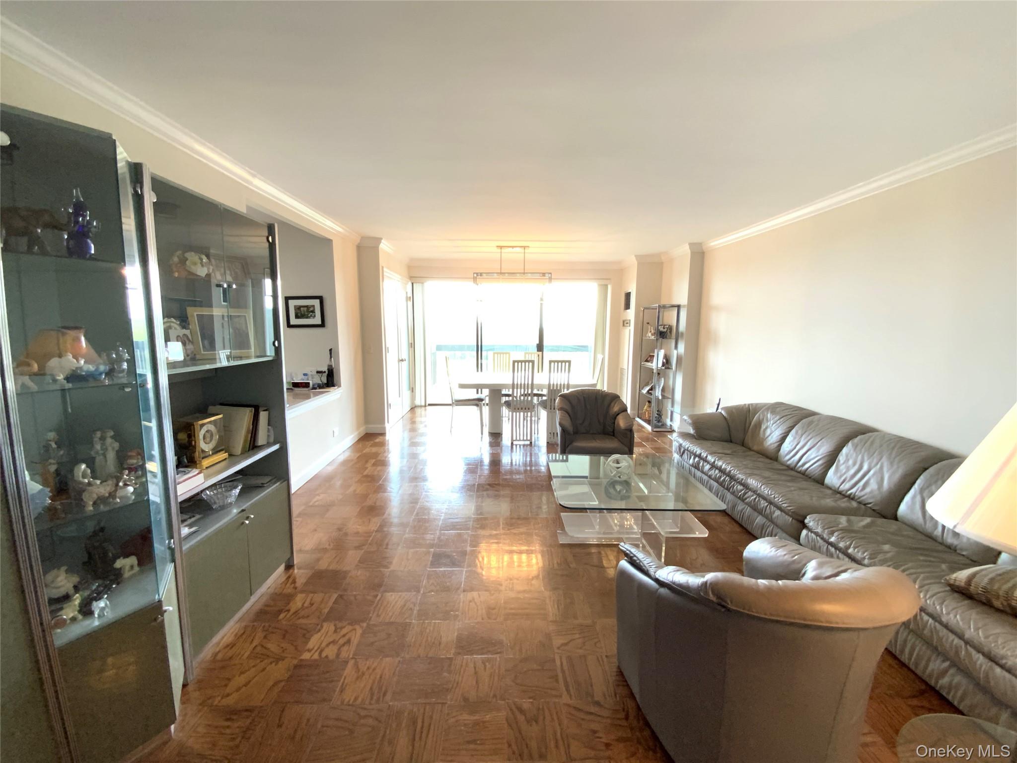 #4 photo, 27010 Grand Central Parkway, クイーンズ区 Floral Park , NY 11005