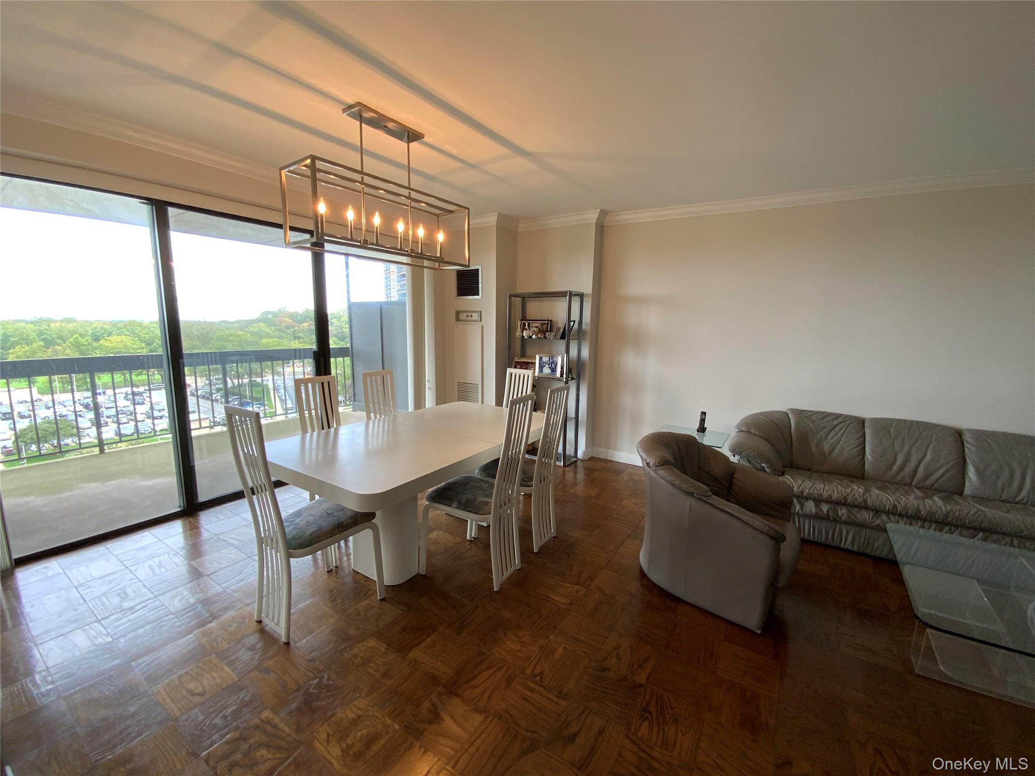 #7 photo, 27010 Grand Central Parkway, クイーンズ区 Floral Park , NY 11005