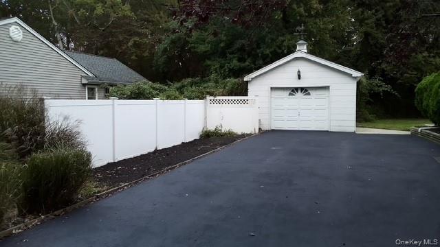 #19 photo, 59 Edgewood Avenue, サフォーク郡 Oakdale , NY 11769