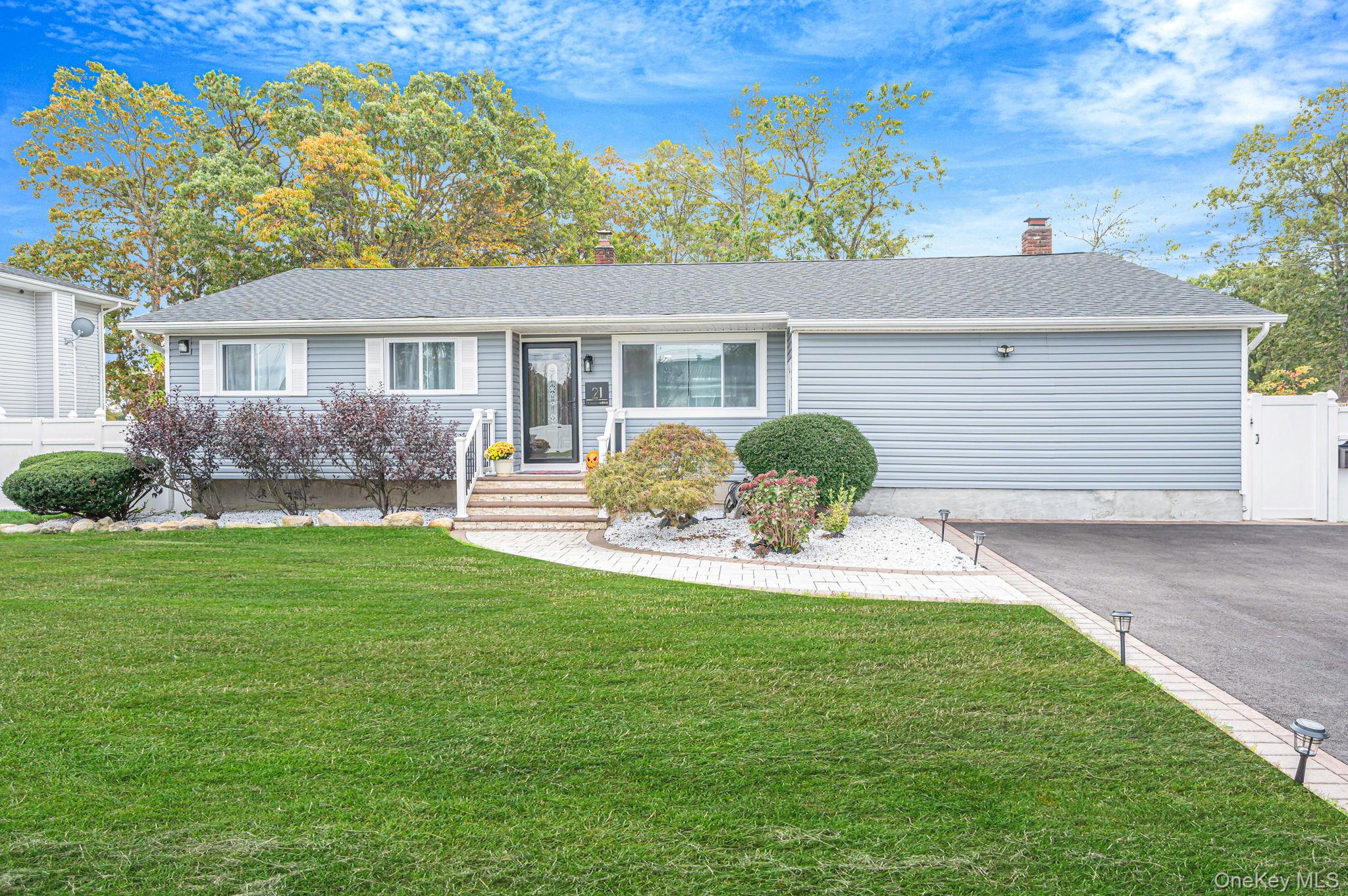 #1 photo, 21 Francisco Avenue, サフォーク郡 Central Islip , NY 11722