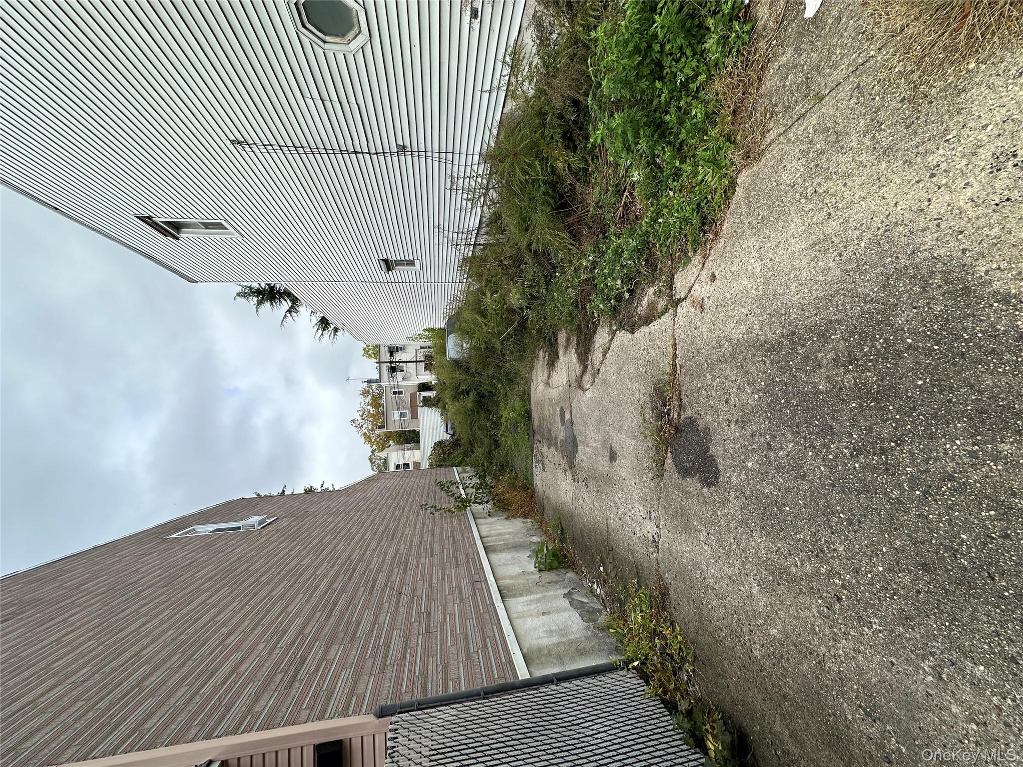 #1 photo, 73-30 72 Street, クイーンズ区 Glendale , NY 11385