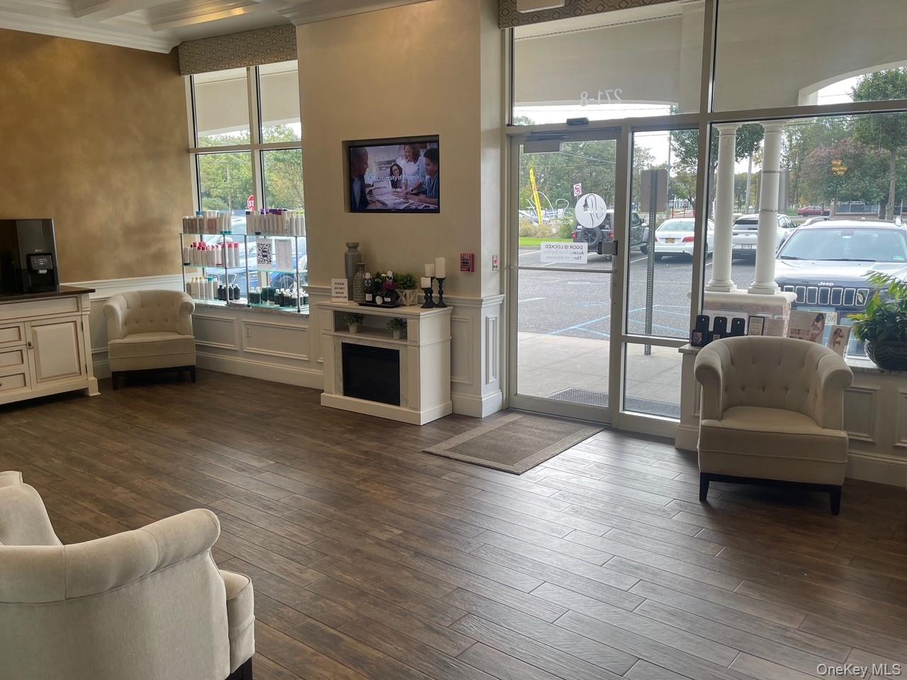 #4 photo, 271 Route 25A, サフォーク郡 Mount Sinai , NY 11766