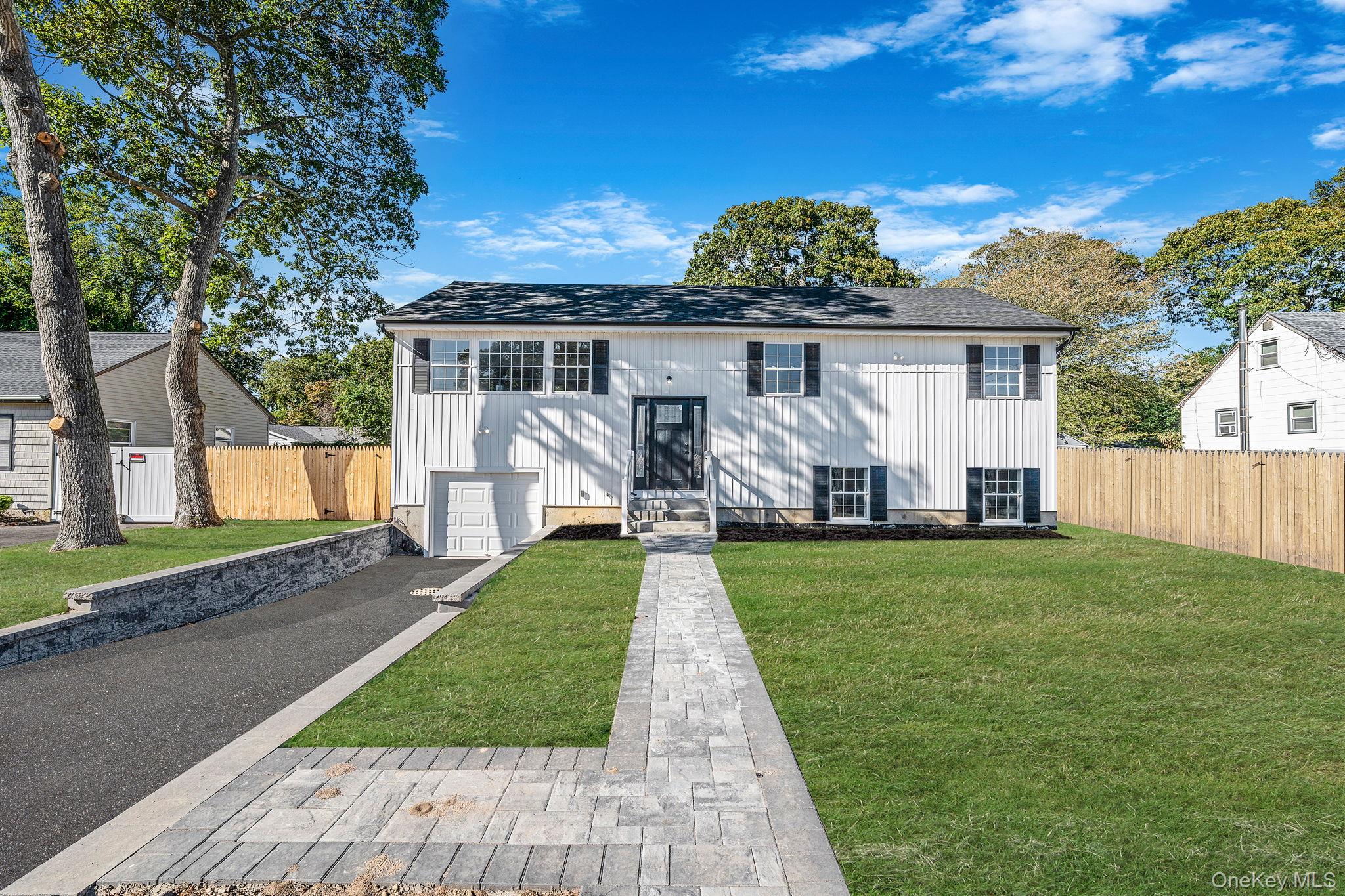 #1 photo, 31 Harrison Drive, サフォーク郡 Shirley , NY 11967