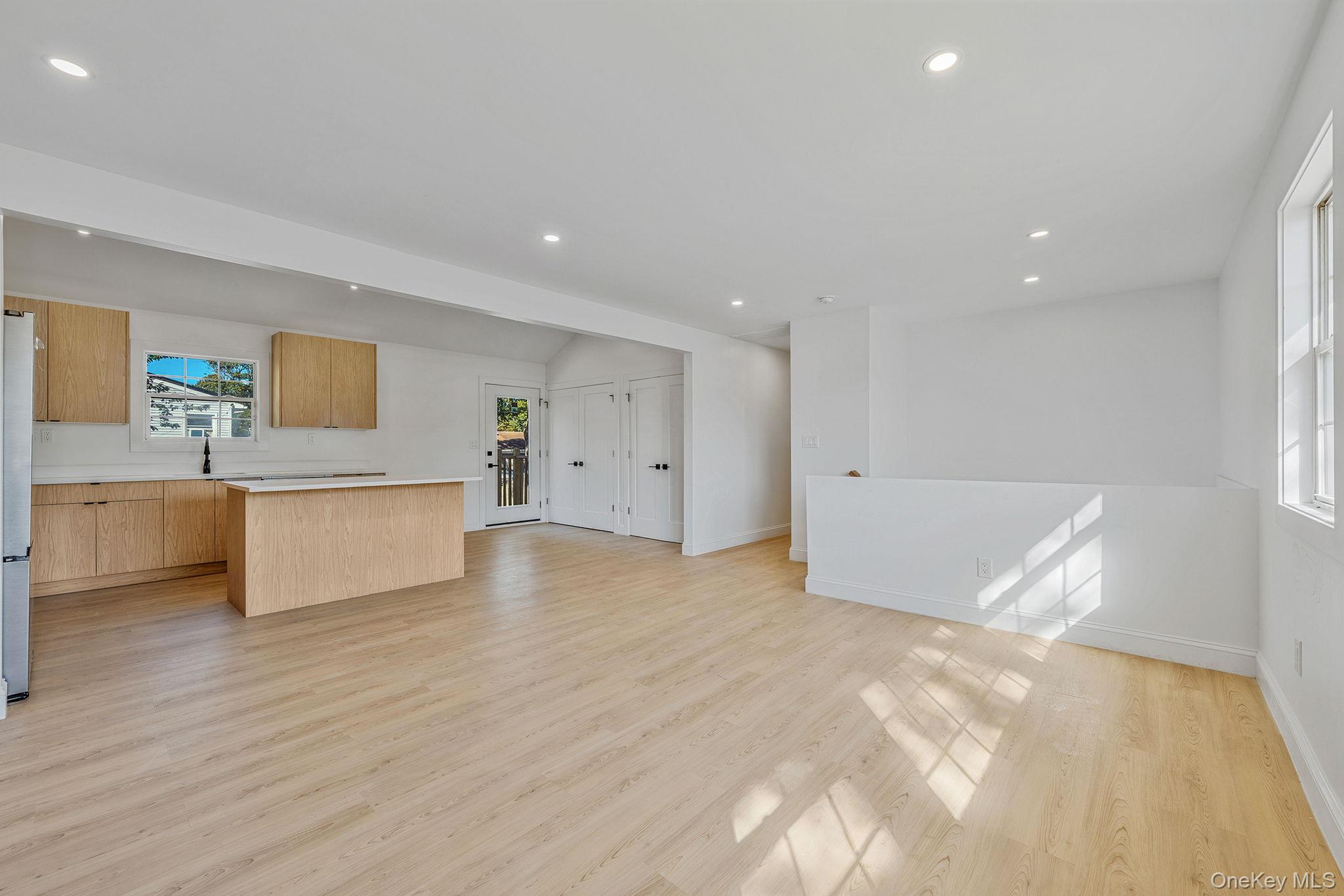 #10 photo, 31 Harrison Drive, サフォーク郡 Shirley , NY 11967