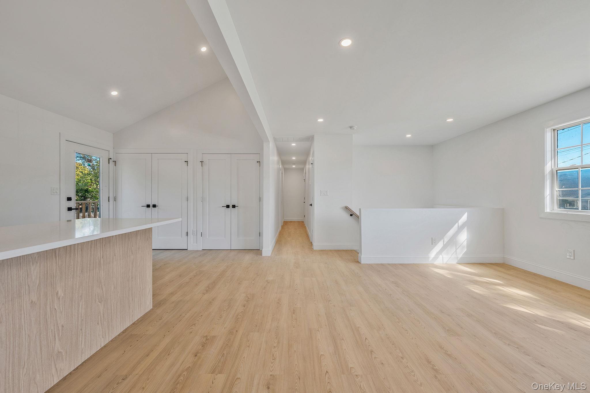 #11 photo, 31 Harrison Drive, サフォーク郡 Shirley , NY 11967