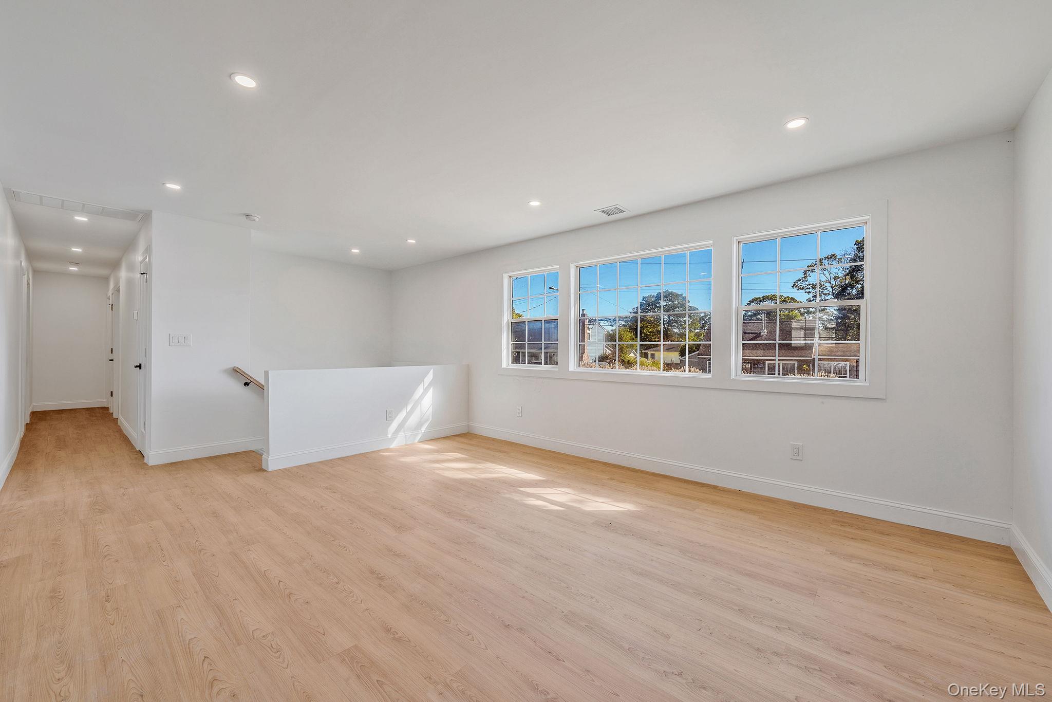 #13 photo, 31 Harrison Drive, サフォーク郡 Shirley , NY 11967