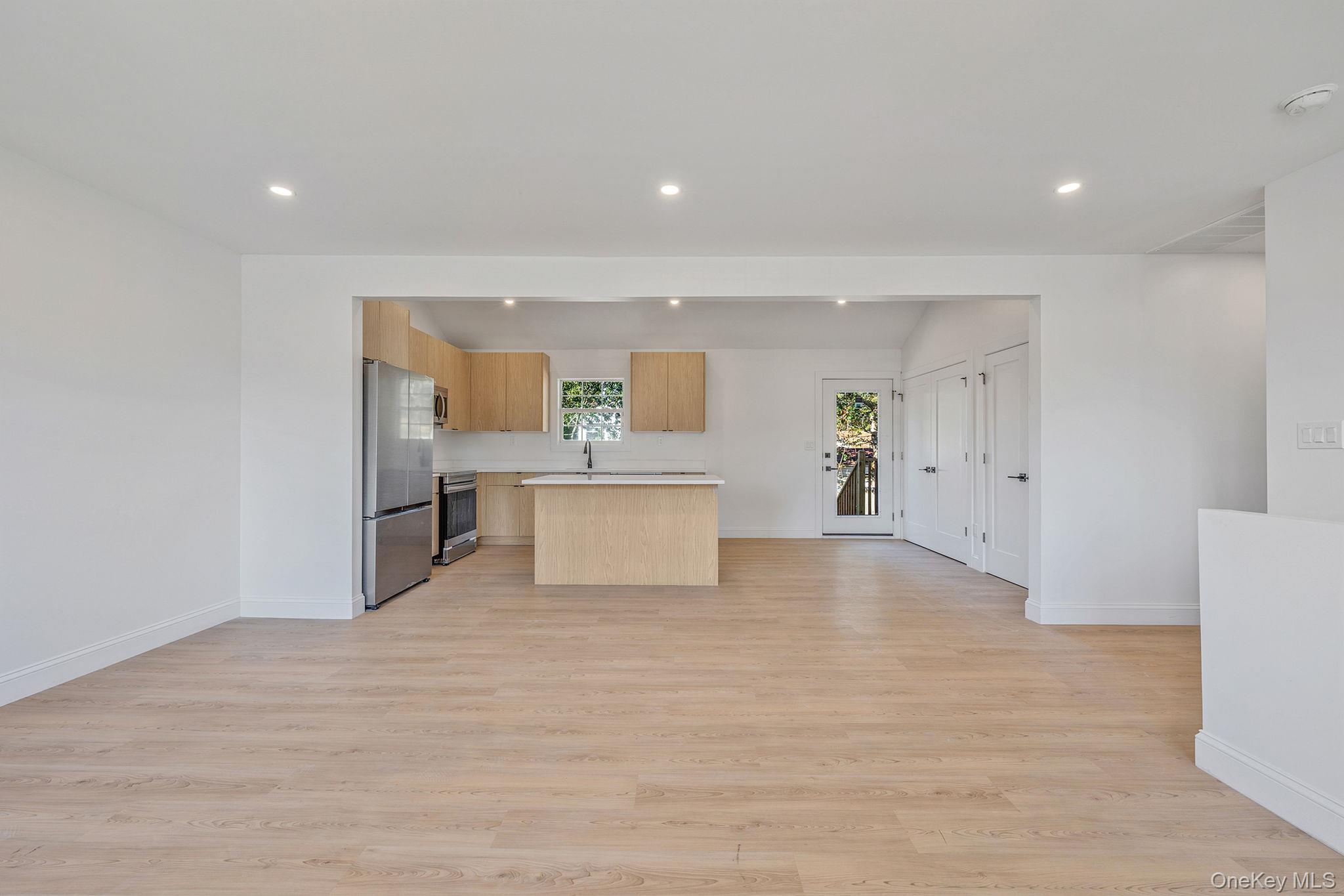 #14 photo, 31 Harrison Drive, サフォーク郡 Shirley , NY 11967